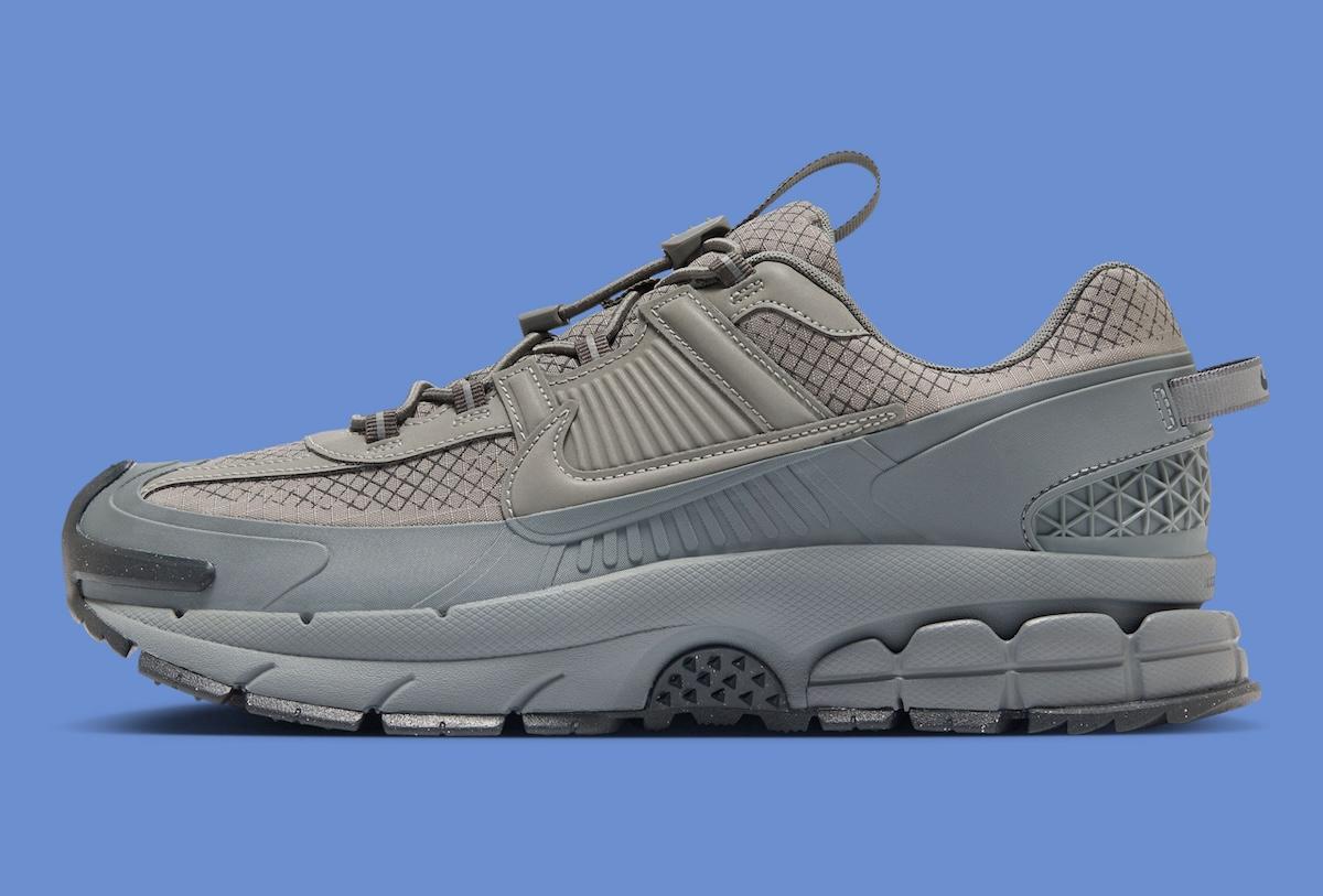 耐克 Zoom Vomero 5 Roam "金屬錫 "是 2025 年秋季必備的科技服飾 Nike Zoom Vomero 5, Nike - 耐克 Zoom Vomero 5 Roam "金屬錫 "是 2025 年秋季必備的科技服飾