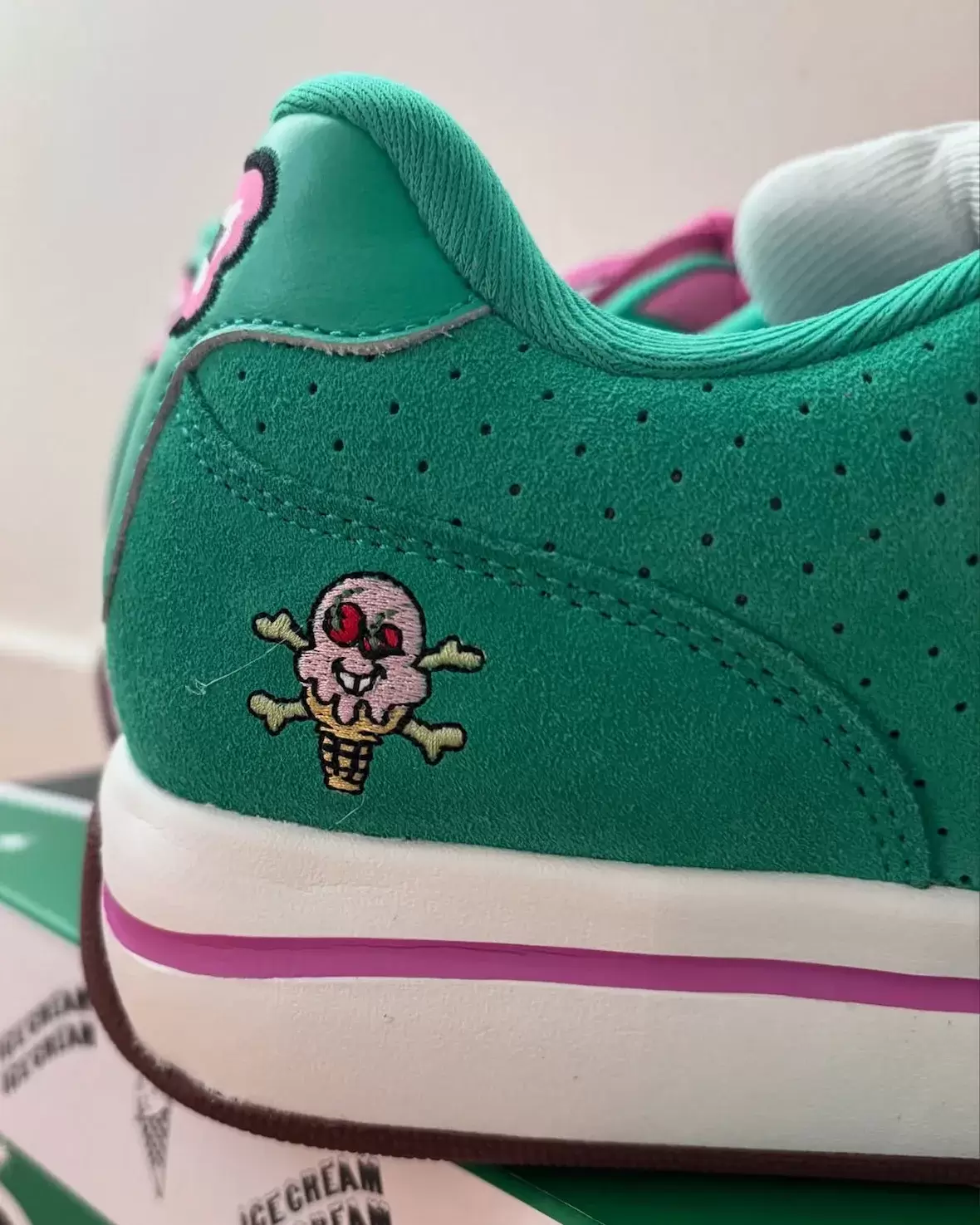 法瑞爾的 Reebok BBC Ice Cream Board Flip 以 "西瓜 "配色回歸 Reebok, Pharrell Williams, Billionaire Boys Club - 法瑞爾的 Reebok BBC Ice Cream Board Flip 以 "西瓜 "配色回歸