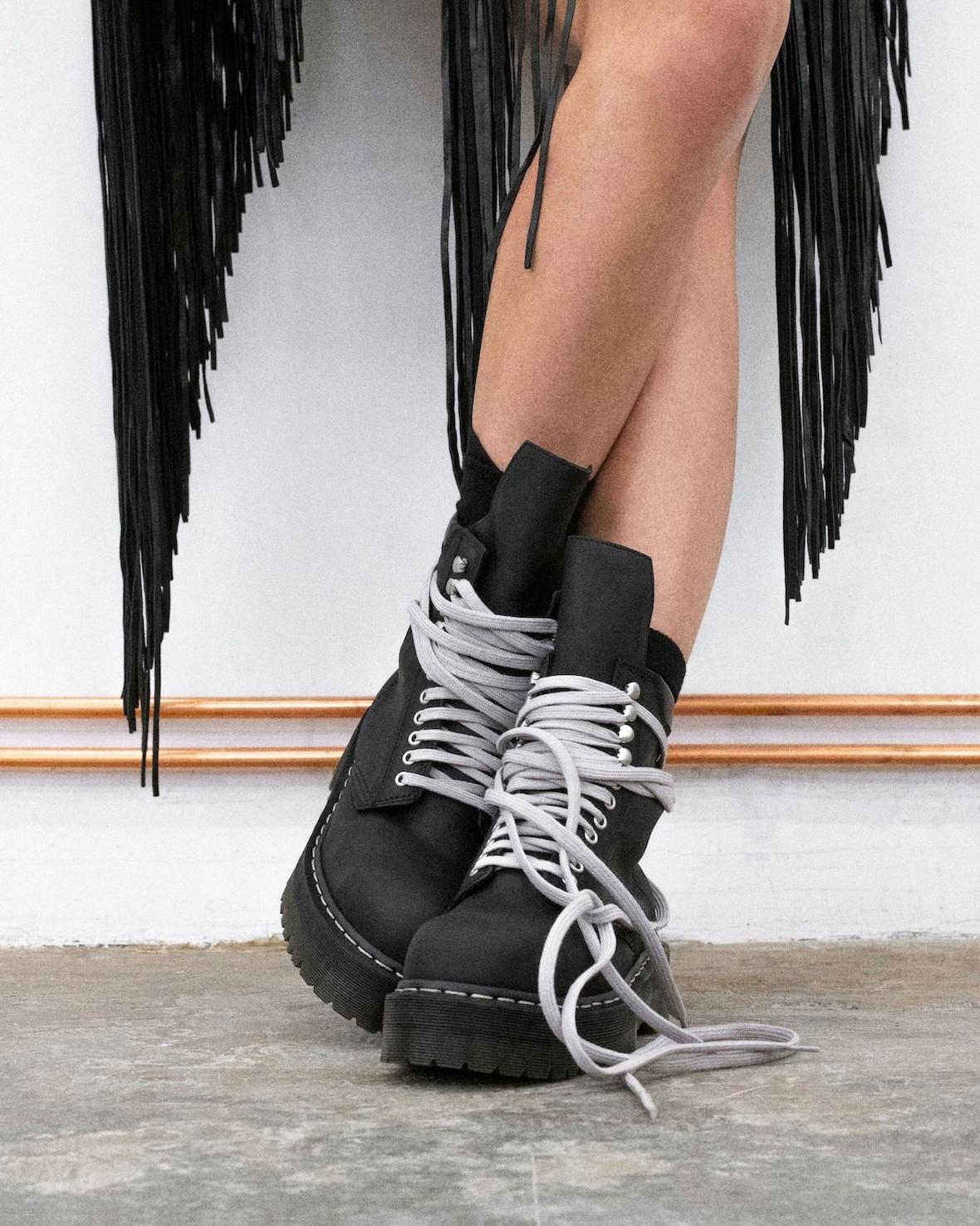 瑞克-歐文斯 x Dr. Martens 2025 秋季系列為大膽的高台靴注入活力 Rick Owens - 瑞克-歐文斯 x Dr. Martens 2025 秋季系列為大膽的高台靴注入活力