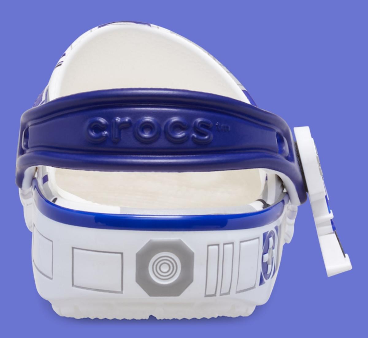 星球大戰》x Crocs 經典木屐鞋 "達斯-維達 "和 "R2-D2"10 月 29 日發售 Star Wars, Crocs - 星球大戰》x Crocs 經典木屐鞋 "達斯-維達 "和 "R2-D2"10 月 29 日發售