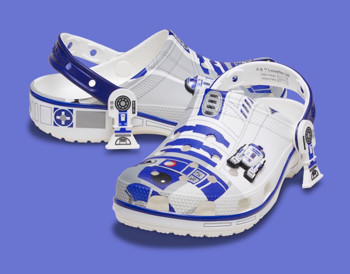 星球大戰》x Crocs 經典木屐鞋 "達斯-維達 "和 "R2-D2"10 月 29 日發售 Star Wars, Crocs - 星球大戰》x Crocs 經典木屐鞋 "達斯-維達 "和 "R2-D2"10 月 29 日發售