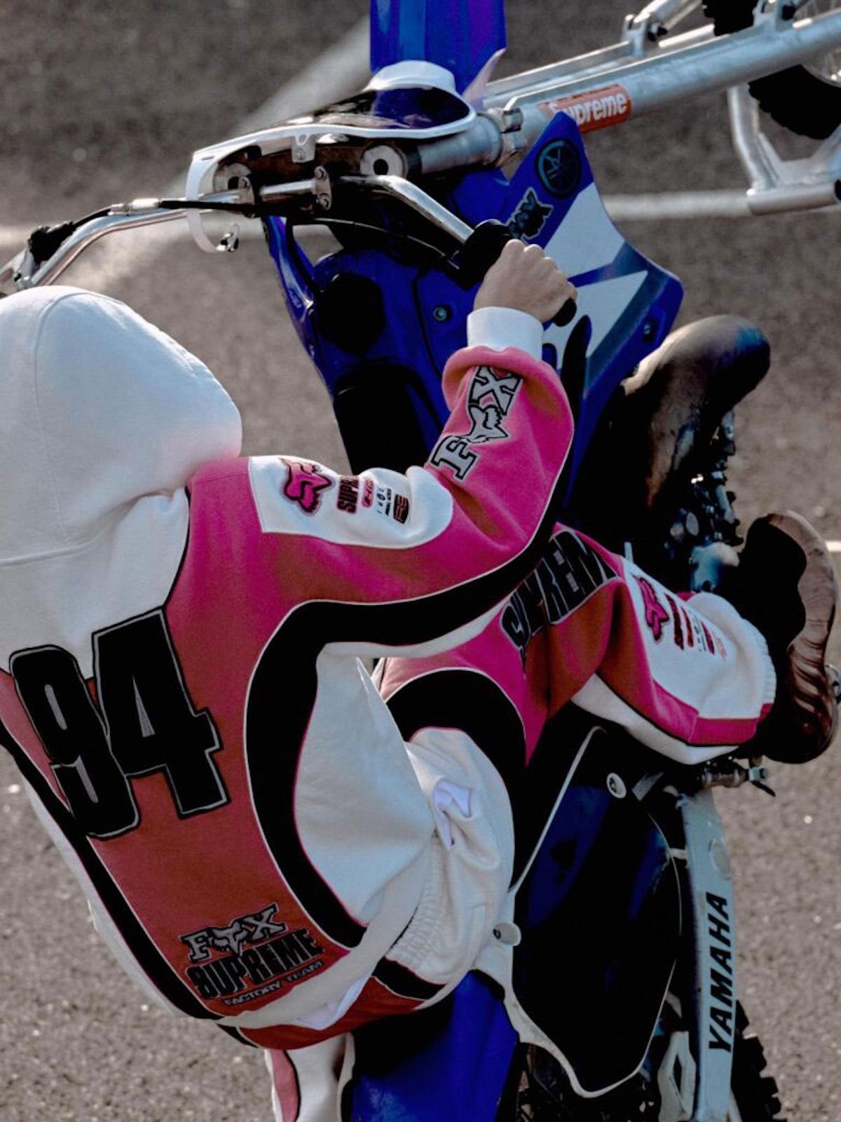 Supreme 和 Fox Racing 聯合推出 2025 秋冬系列,向 DMX 的傳奇致敬 Supreme - Supreme 和 Fox Racing 聯合推出 2025 秋冬系列,向 DMX 的傳奇致敬