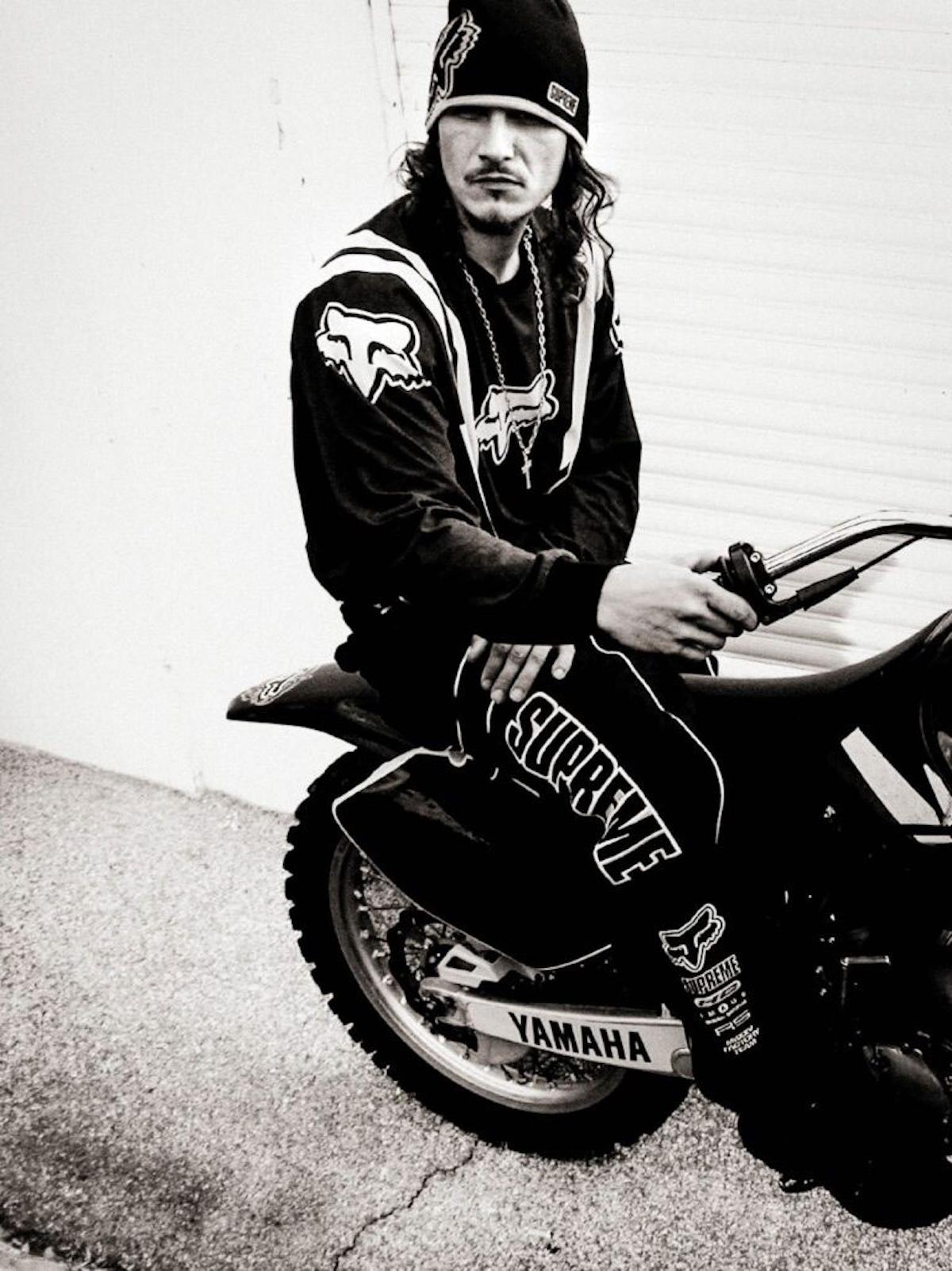 Supreme 和 Fox Racing 聯合推出 2025 秋冬系列,向 DMX 的傳奇致敬 Supreme - Supreme 和 Fox Racing 聯合推出 2025 秋冬系列,向 DMX 的傳奇致敬