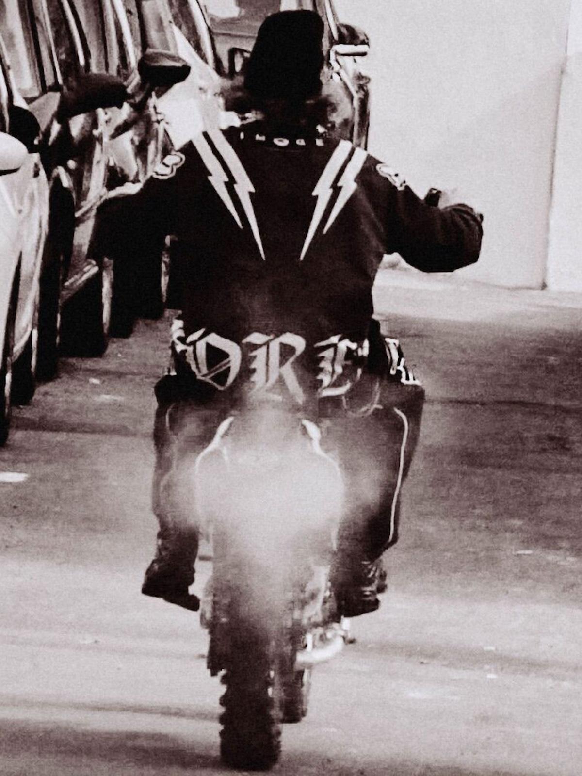Supreme 和 Fox Racing 聯合推出 2025 秋冬系列,向 DMX 的傳奇致敬 Supreme - Supreme 和 Fox Racing 聯合推出 2025 秋冬系列,向 DMX 的傳奇致敬