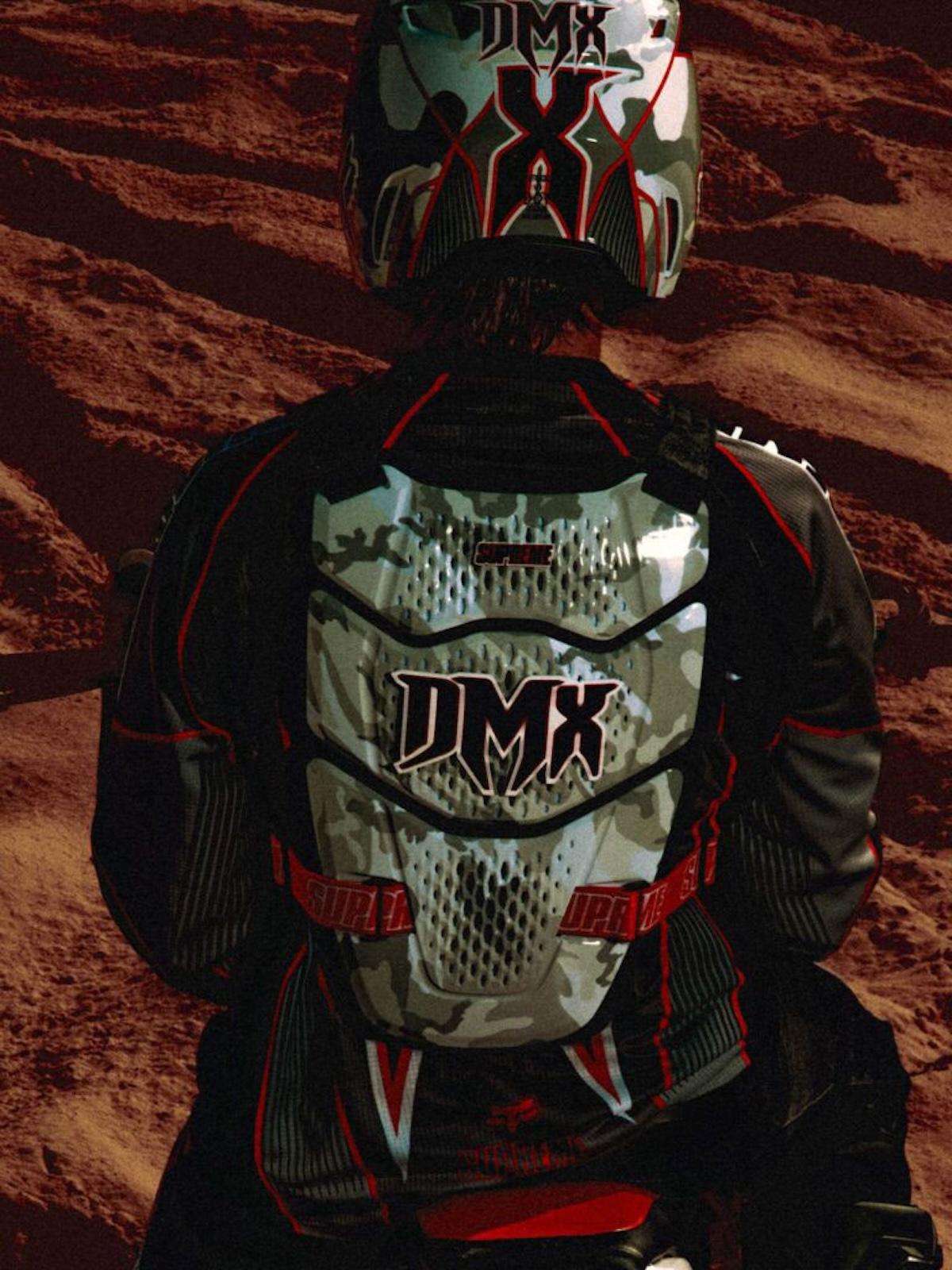 Supreme 和 Fox Racing 聯合推出 2025 秋冬系列,向 DMX 的傳奇致敬 Supreme - Supreme 和 Fox Racing 聯合推出 2025 秋冬系列,向 DMX 的傳奇致敬