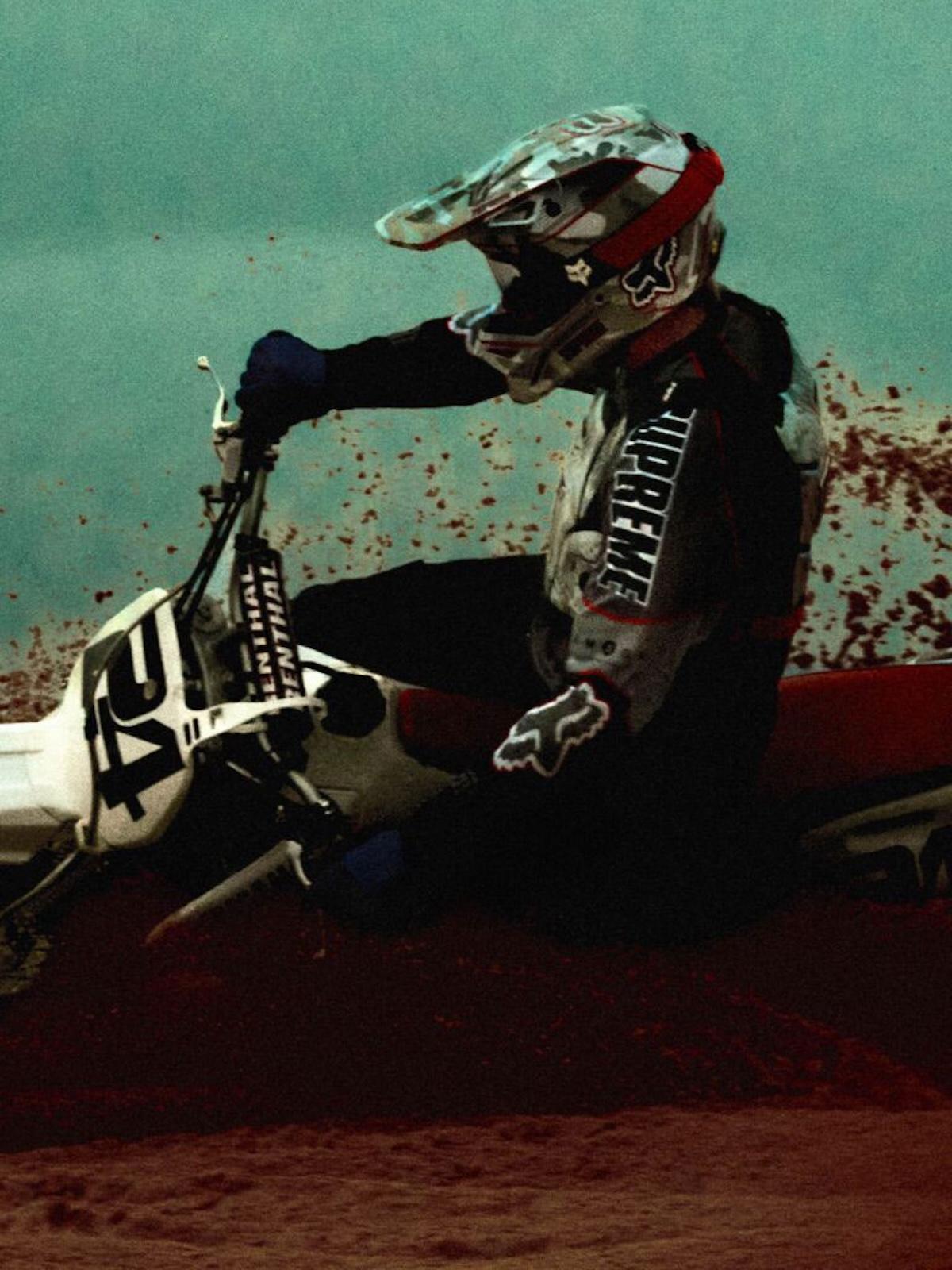 Supreme 和 Fox Racing 聯合推出 2025 秋冬系列,向 DMX 的傳奇致敬 Supreme - Supreme 和 Fox Racing 聯合推出 2025 秋冬系列,向 DMX 的傳奇致敬