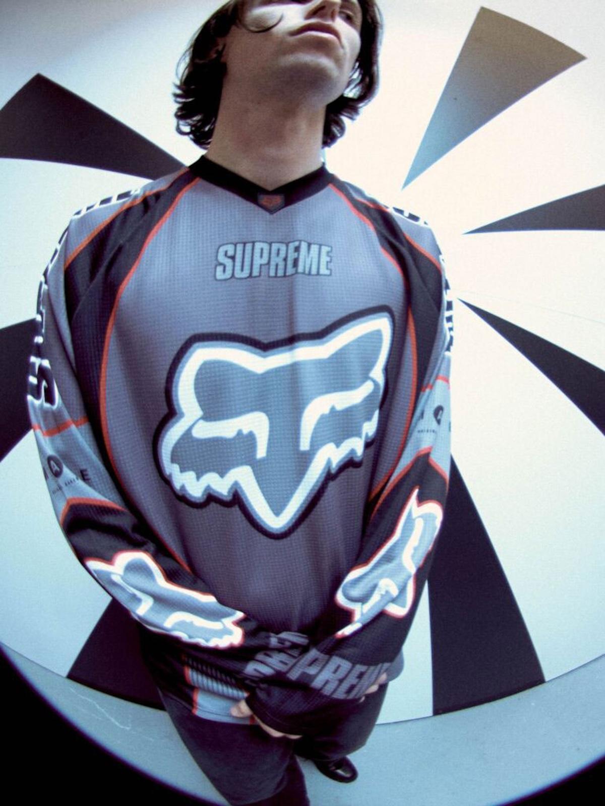 Supreme 和 Fox Racing 聯合推出 2025 秋冬系列,向 DMX 的傳奇致敬 Supreme - Supreme 和 Fox Racing 聯合推出 2025 秋冬系列,向 DMX 的傳奇致敬
