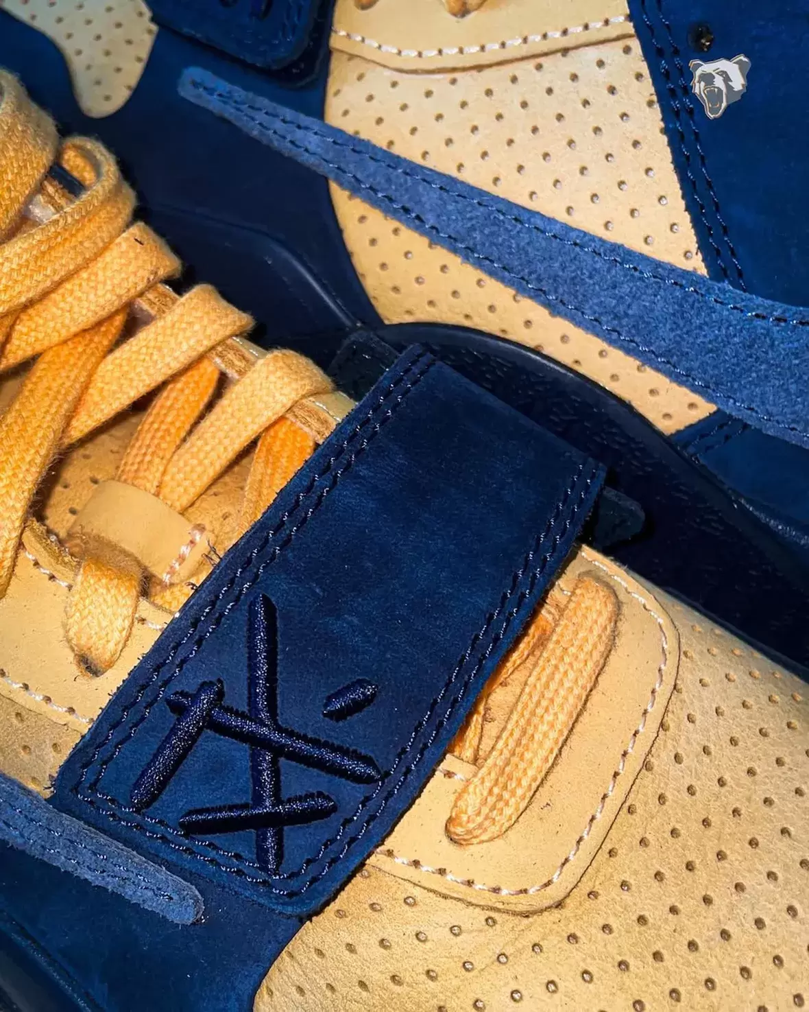 Travis Scott, Jordan Jumpman Jack, Jordan Brand - 特拉維斯-斯科特 Jordan Jumpman Jack "海軍藍/黃色 "樣品浮出水面