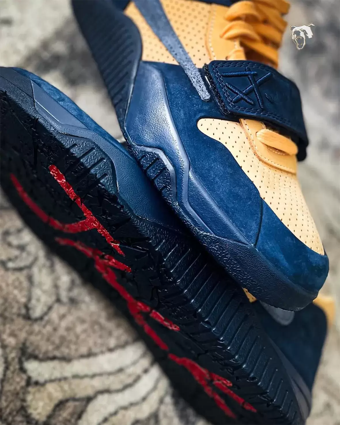 Travis Scott, Jordan Jumpman Jack, Jordan Brand - 特拉維斯-斯科特 Jordan Jumpman Jack "海軍藍/黃色 "樣品浮出水面