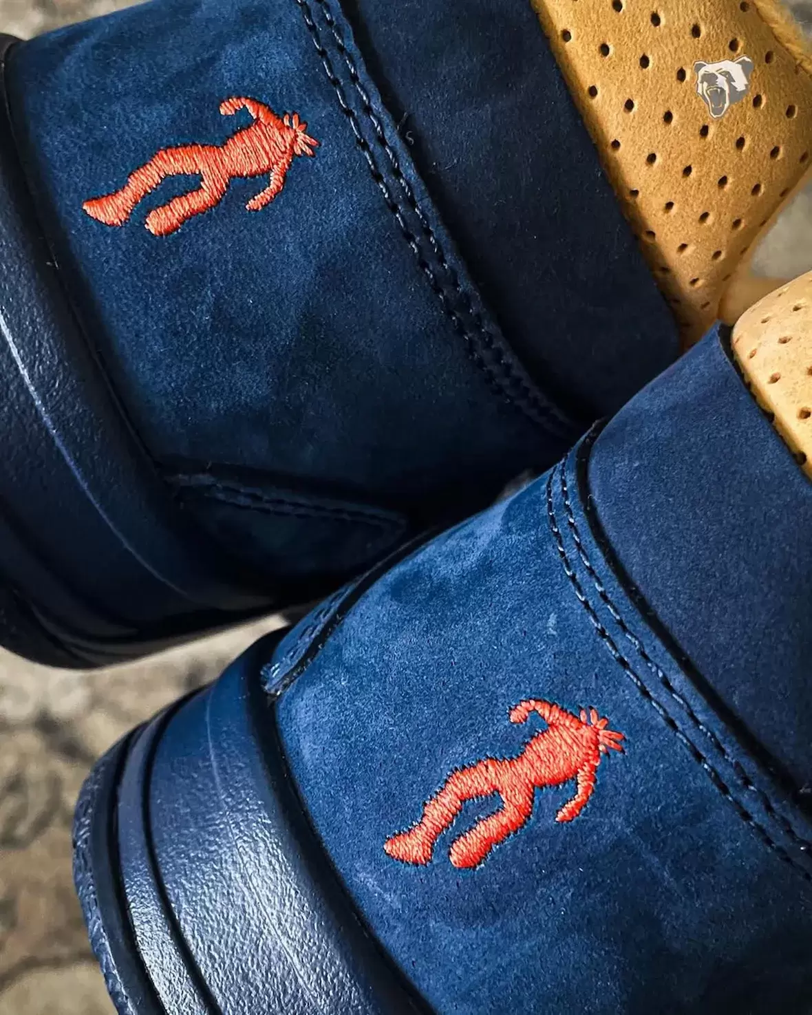 Travis Scott, Jordan Jumpman Jack, Jordan Brand - 特拉維斯-斯科特 Jordan Jumpman Jack "海軍藍/黃色 "樣品浮出水面