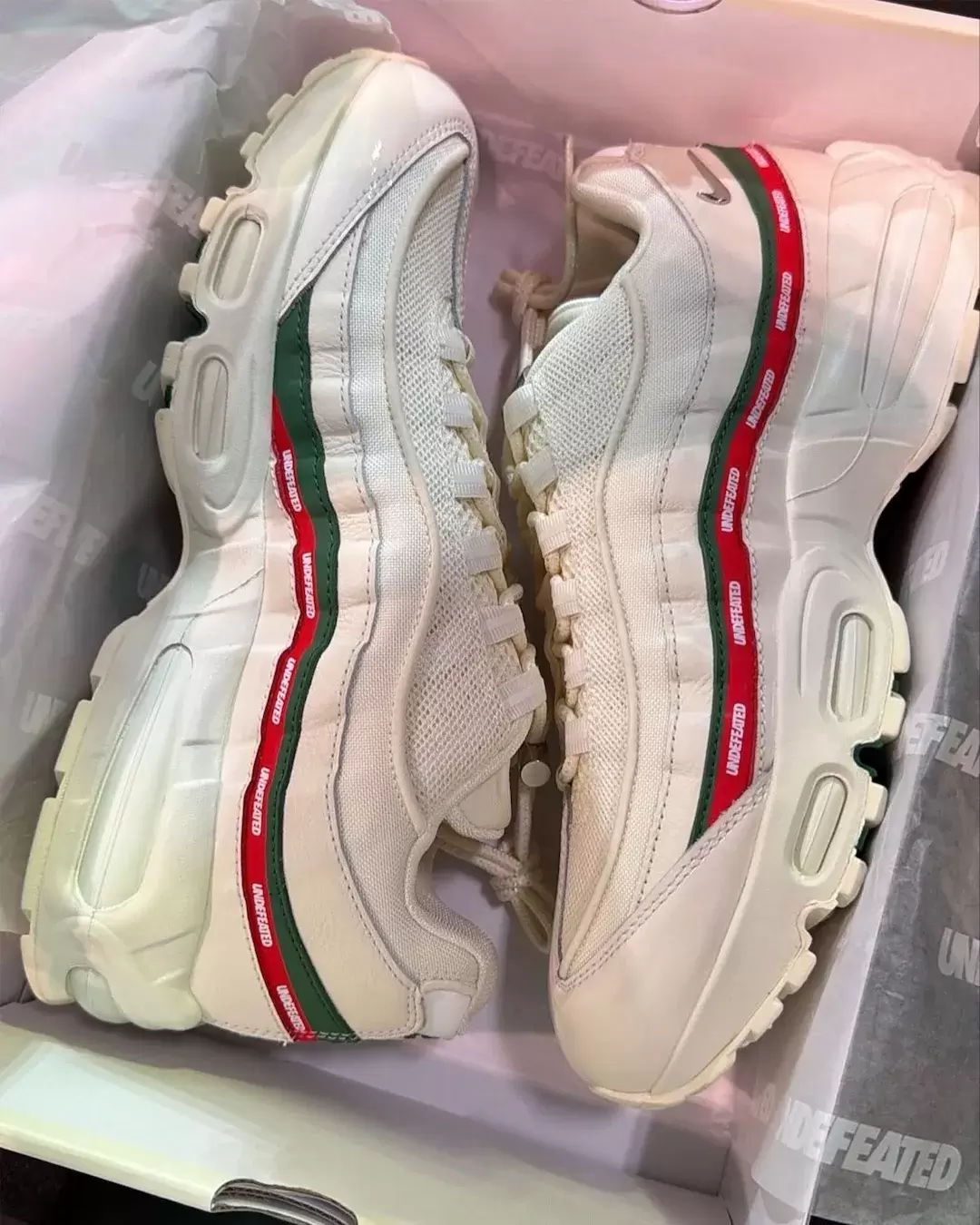 Undefeated, Nike Air Max 95, Nike - 第一印象：Undefeated x Nike Air Max 95 "Sail "系列