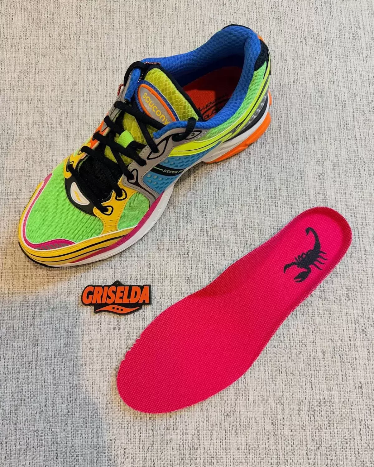 Westside Gunn x Saucony ProGrid Triumph 4 將於 2025 年 12 月發佈 Westside Gunn, Saucony Pro Grid Triumph 4, Saucony - Westside Gunn x Saucony ProGrid Triumph 4 將於 2025 年 12 月發佈