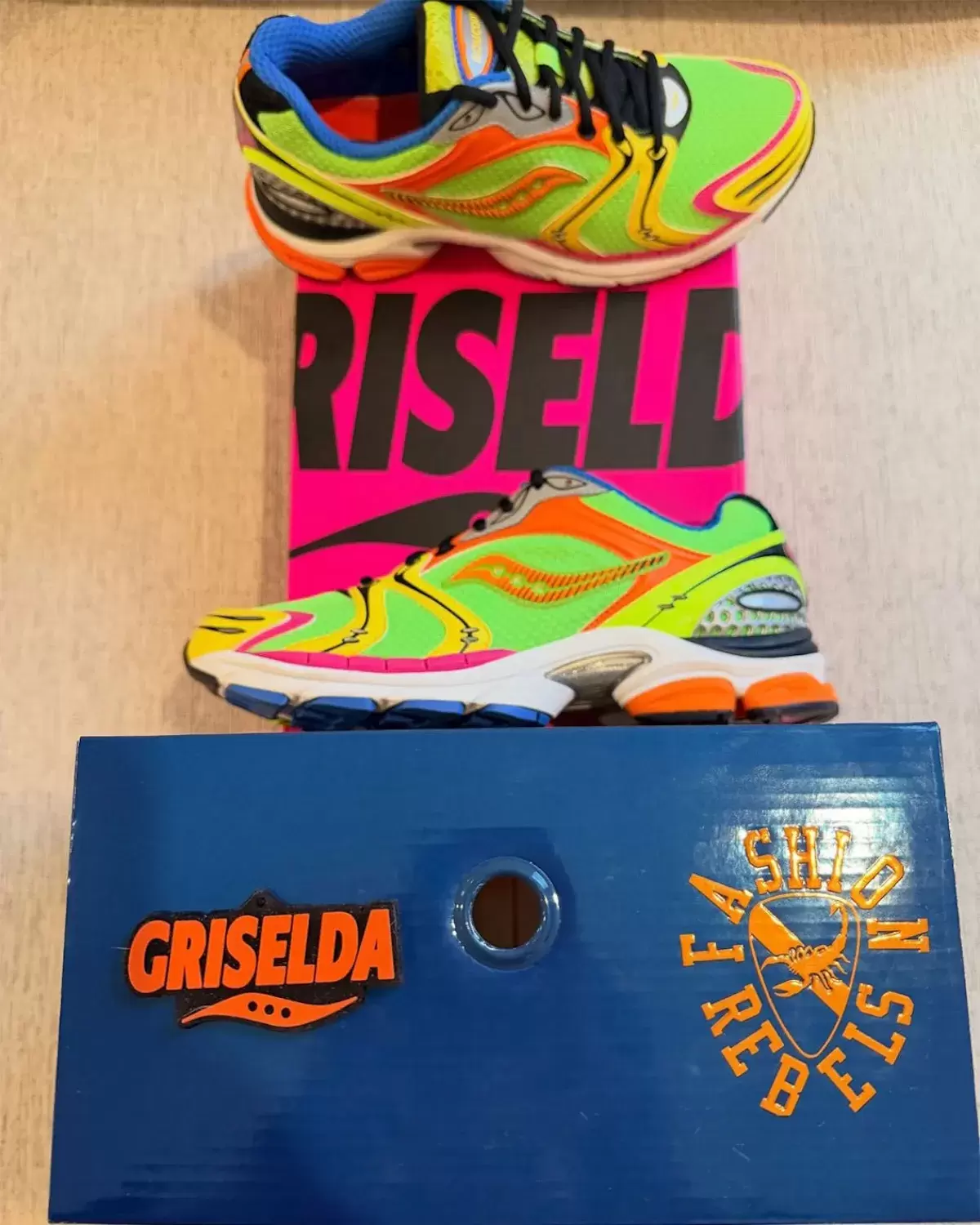 Westside Gunn x Saucony ProGrid Triumph 4 將於 2025 年 12 月發佈 Westside Gunn, Saucony Pro Grid Triumph 4, Saucony - Westside Gunn x Saucony ProGrid Triumph 4 將於 2025 年 12 月發佈