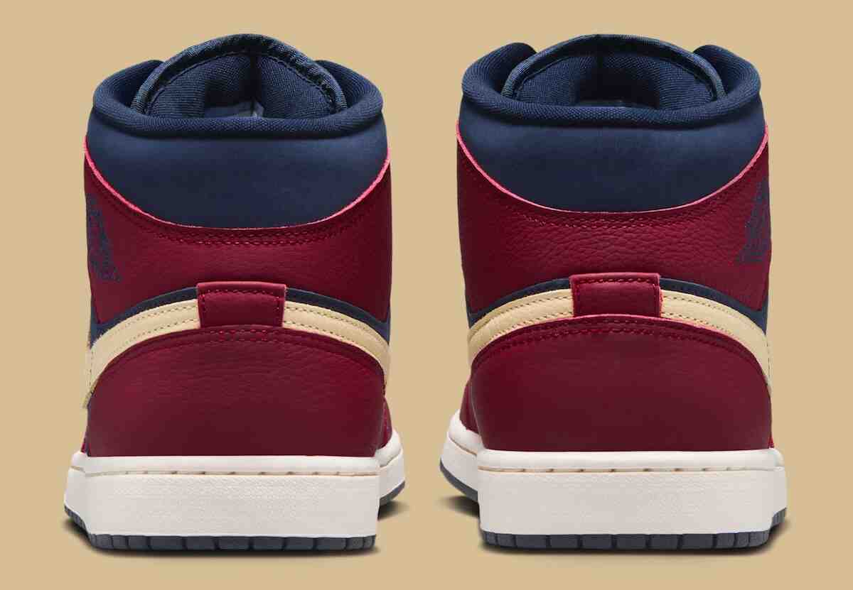 這款 Air Jordan 1 Mid 結合了團隊紅和黑曜石色 Air Jordan 1 Mid, Air Jordan 1, Air Jordan - 這款 Air Jordan 1 Mid 結合了團隊紅和黑曜石色