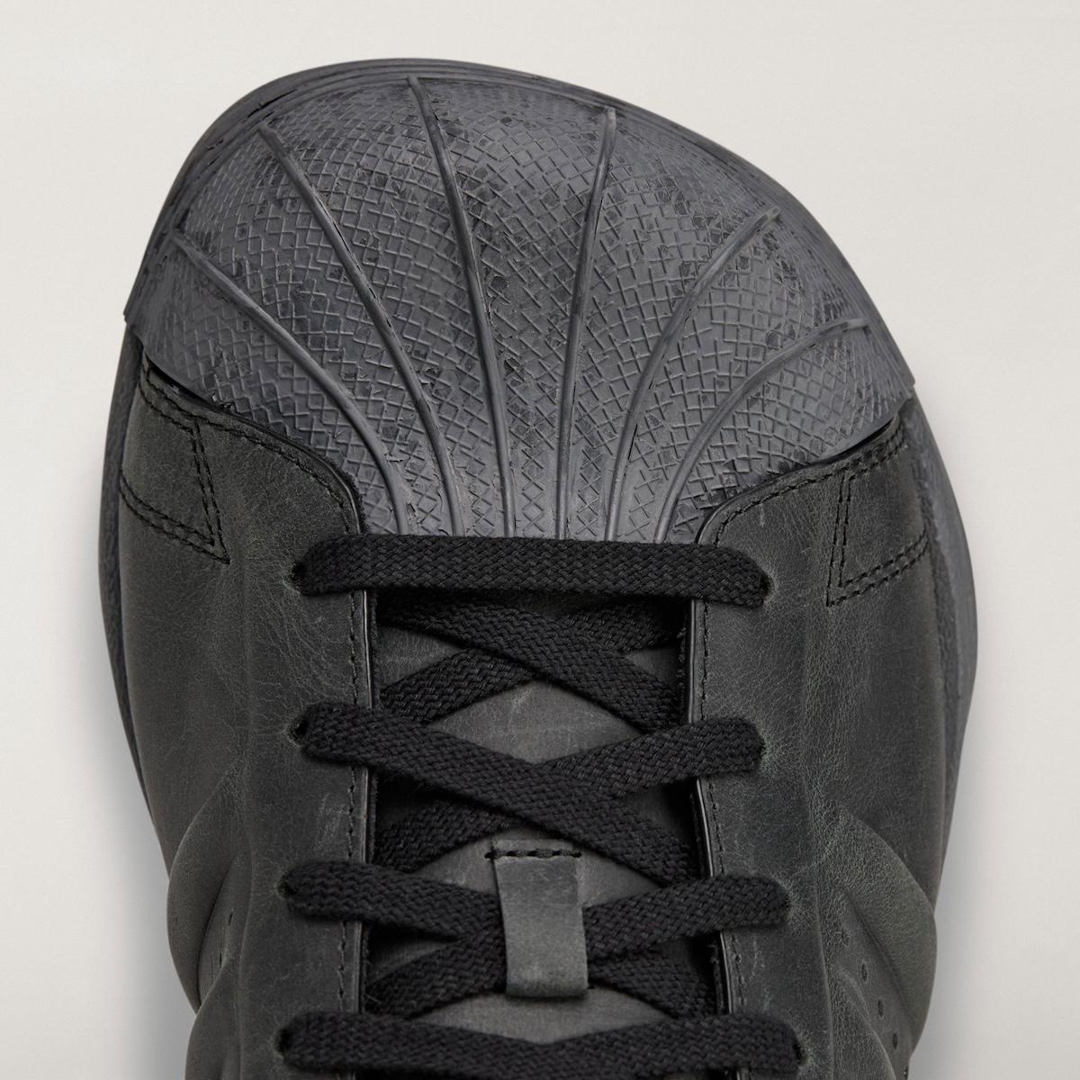 adidas superstar, adidas Megaride, adidas - AVAVAV x adidas Holiday 2025 重新演繹 Superstar 和 Megaride