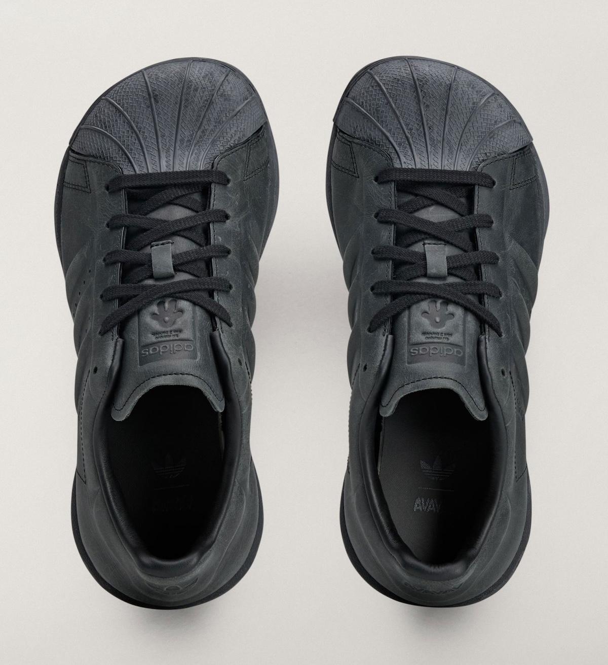 adidas superstar, adidas Megaride, adidas - AVAVAV x adidas Holiday 2025 重新演繹 Superstar 和 Megaride