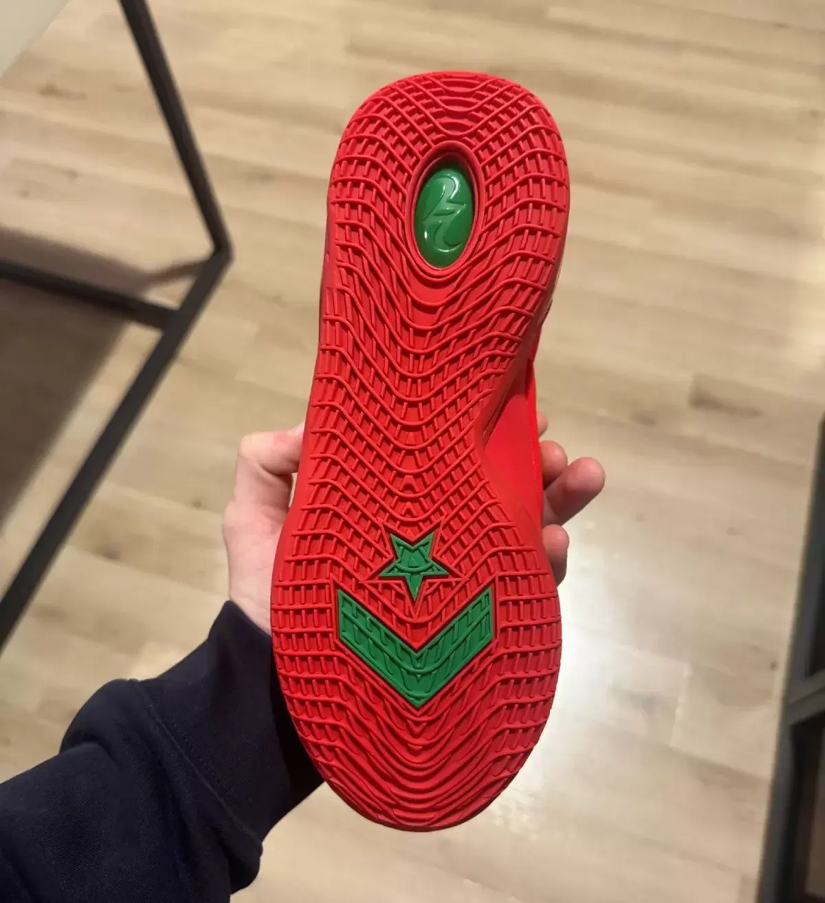 Shai Gilgeous-Alexander, Converse SHAI 001, Converse - 匡威 SHAI 001 "冬日紅 "於 2025 年 12 月發佈