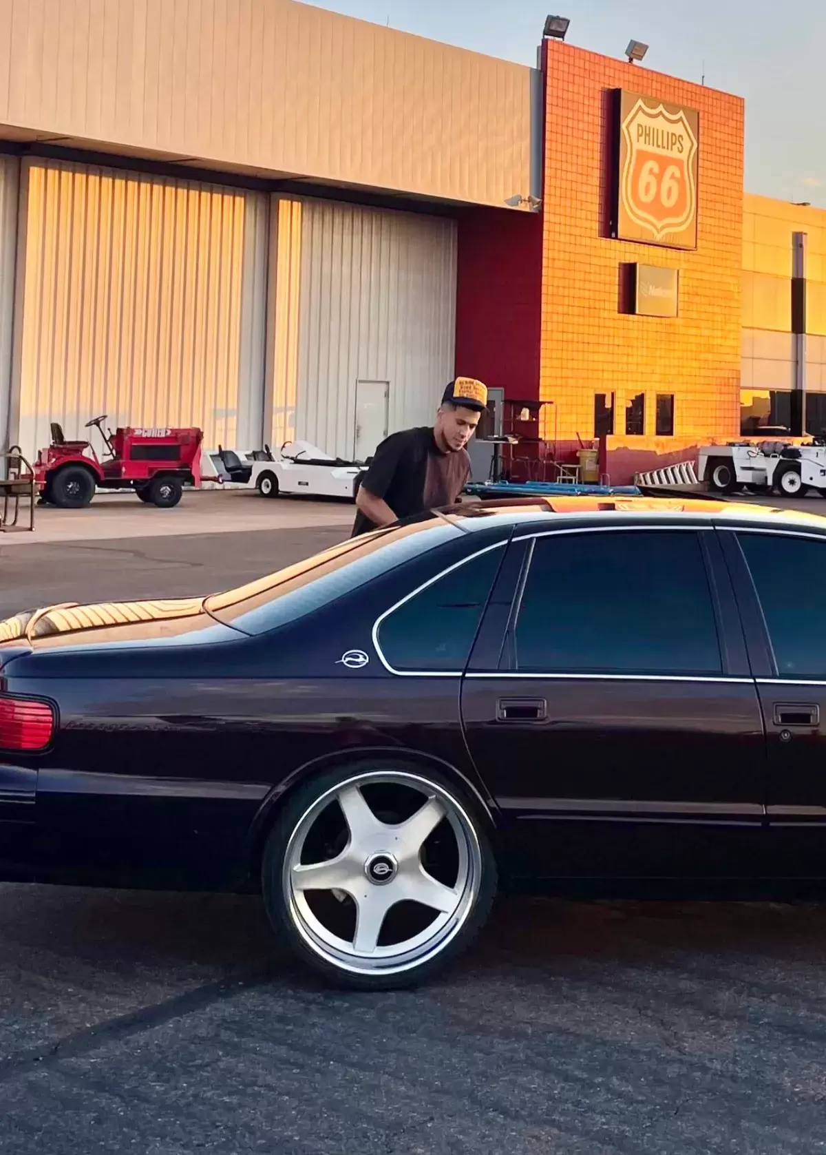 Nike Book 1, Nike - 德文-布克首次亮相耐克 Book 1 "Impala"，靈感源自他的經典雪佛蘭車