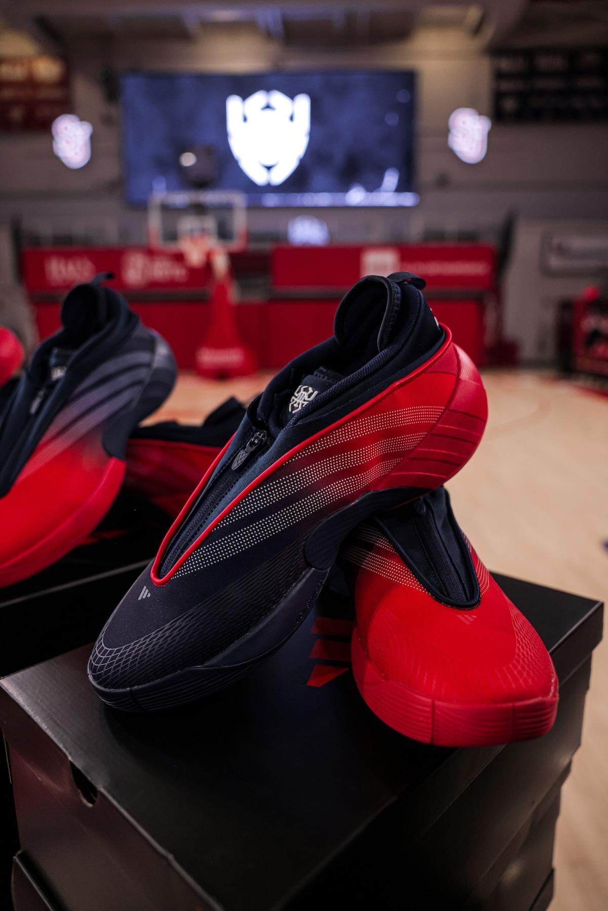 多諾萬-米切爾帶着獨家阿迪達斯 DON Issue 7 PE 登上聖約翰球場 Donovan Mitchell, adidas Don Issue 7, adidas - 多諾萬-米切爾帶着獨家阿迪達斯 DON Issue 7 PE 登上聖約翰球場