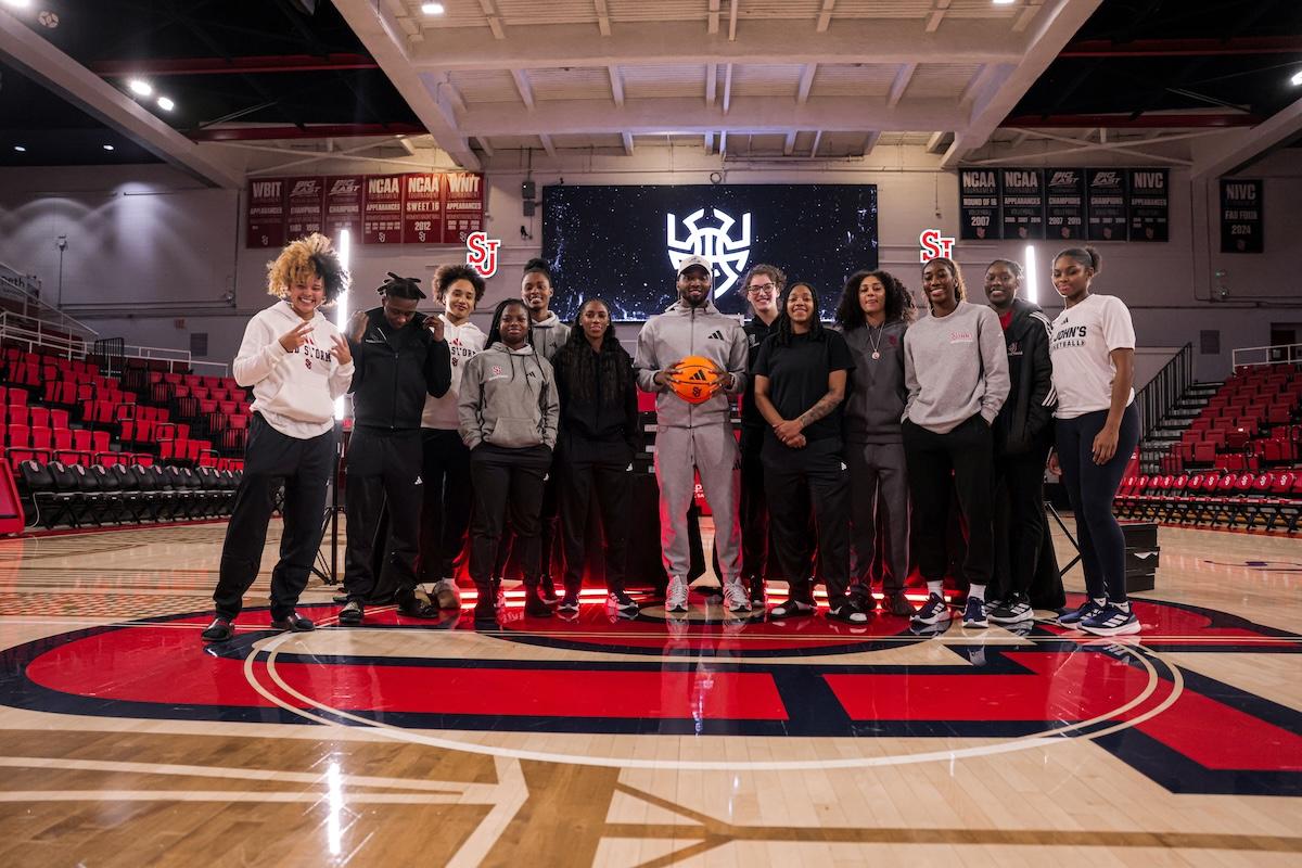 多諾萬-米切爾帶着獨家阿迪達斯 DON Issue 7 PE 登上聖約翰球場 Donovan Mitchell, adidas Don Issue 7, adidas - 多諾萬-米切爾帶着獨家阿迪達斯 DON Issue 7 PE 登上聖約翰球場