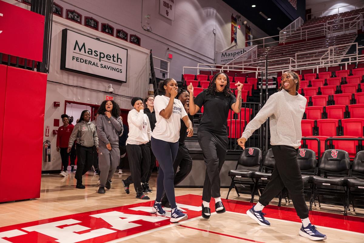 多諾萬-米切爾帶着獨家阿迪達斯 DON Issue 7 PE 登上聖約翰球場 Donovan Mitchell, adidas Don Issue 7, adidas - 多諾萬-米切爾帶着獨家阿迪達斯 DON Issue 7 PE 登上聖約翰球場