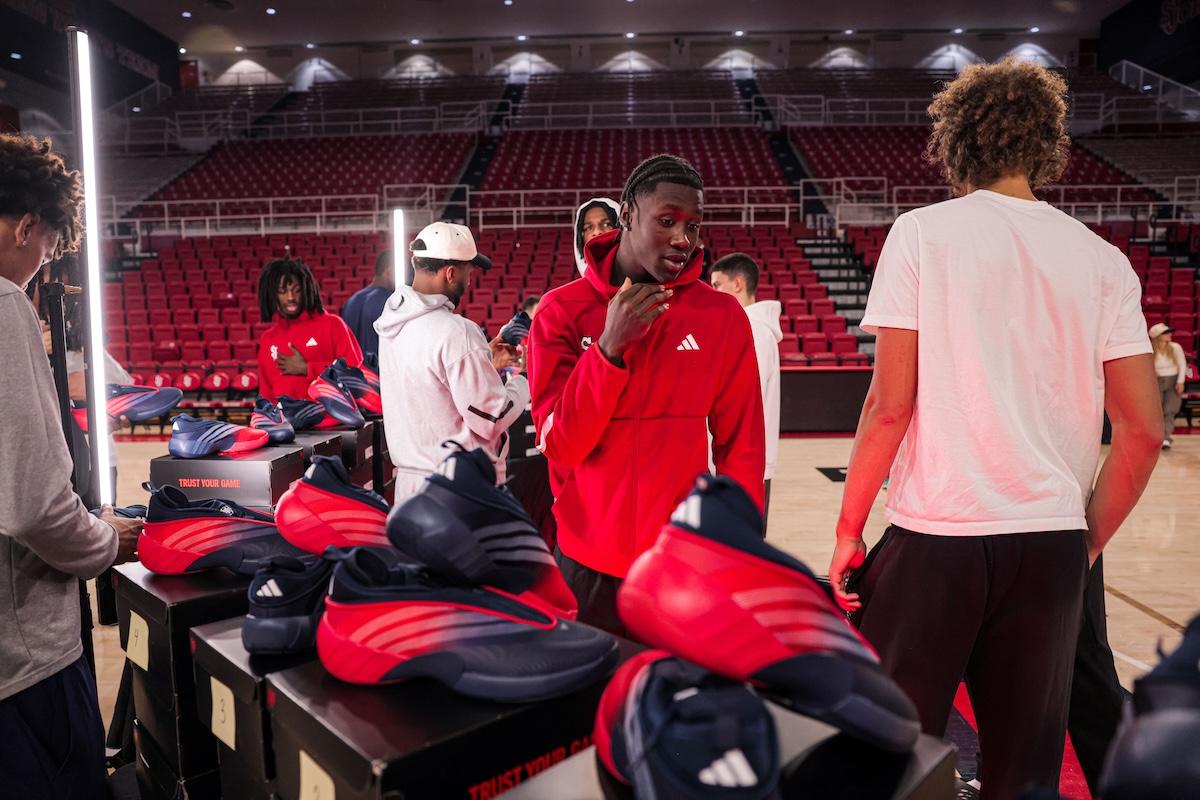 多諾萬-米切爾帶着獨家阿迪達斯 DON Issue 7 PE 登上聖約翰球場 Donovan Mitchell, adidas Don Issue 7, adidas - 多諾萬-米切爾帶着獨家阿迪達斯 DON Issue 7 PE 登上聖約翰球場