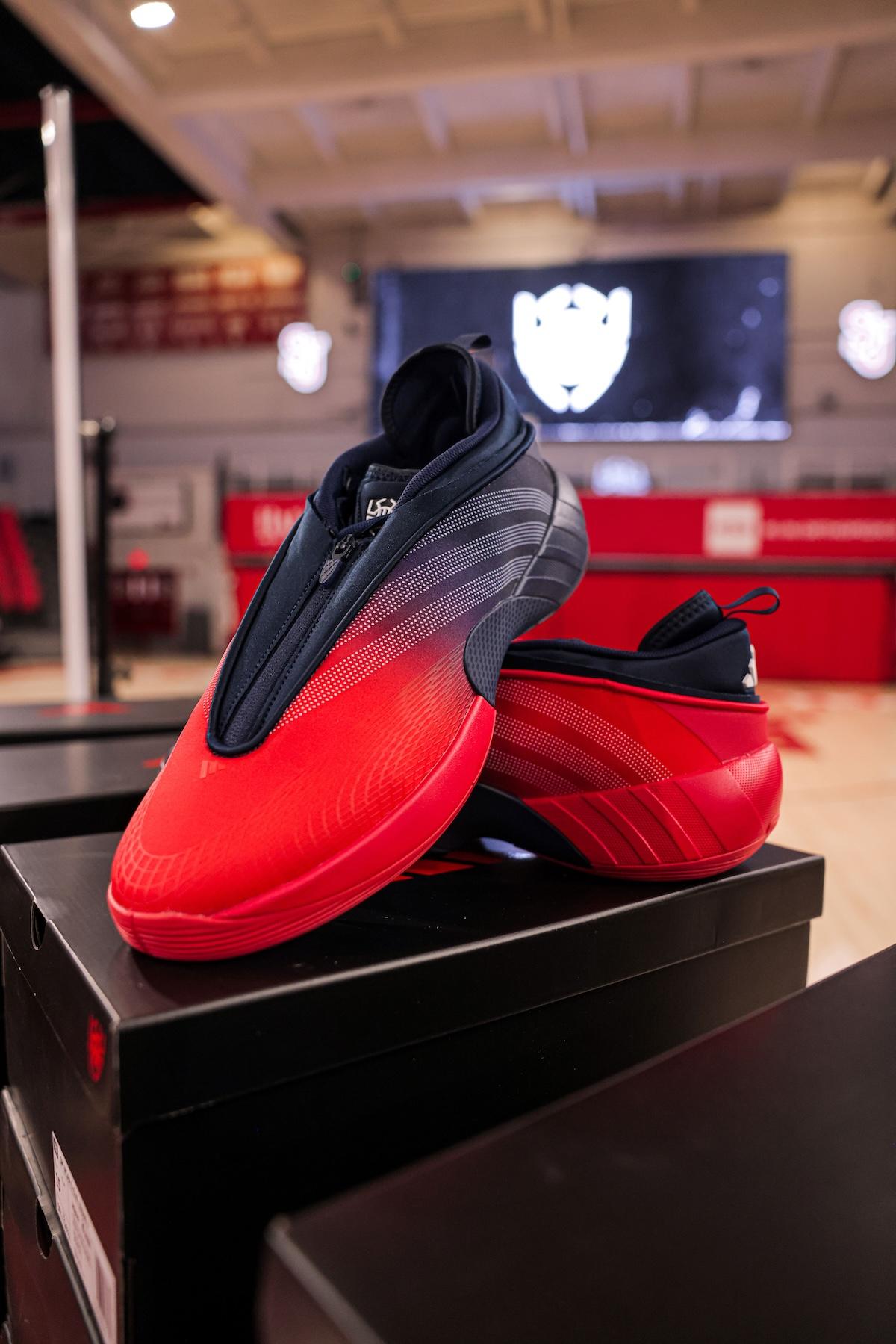 多諾萬-米切爾帶着獨家阿迪達斯 DON Issue 7 PE 登上聖約翰球場 Donovan Mitchell, adidas Don Issue 7, adidas - 多諾萬-米切爾帶着獨家阿迪達斯 DON Issue 7 PE 登上聖約翰球場