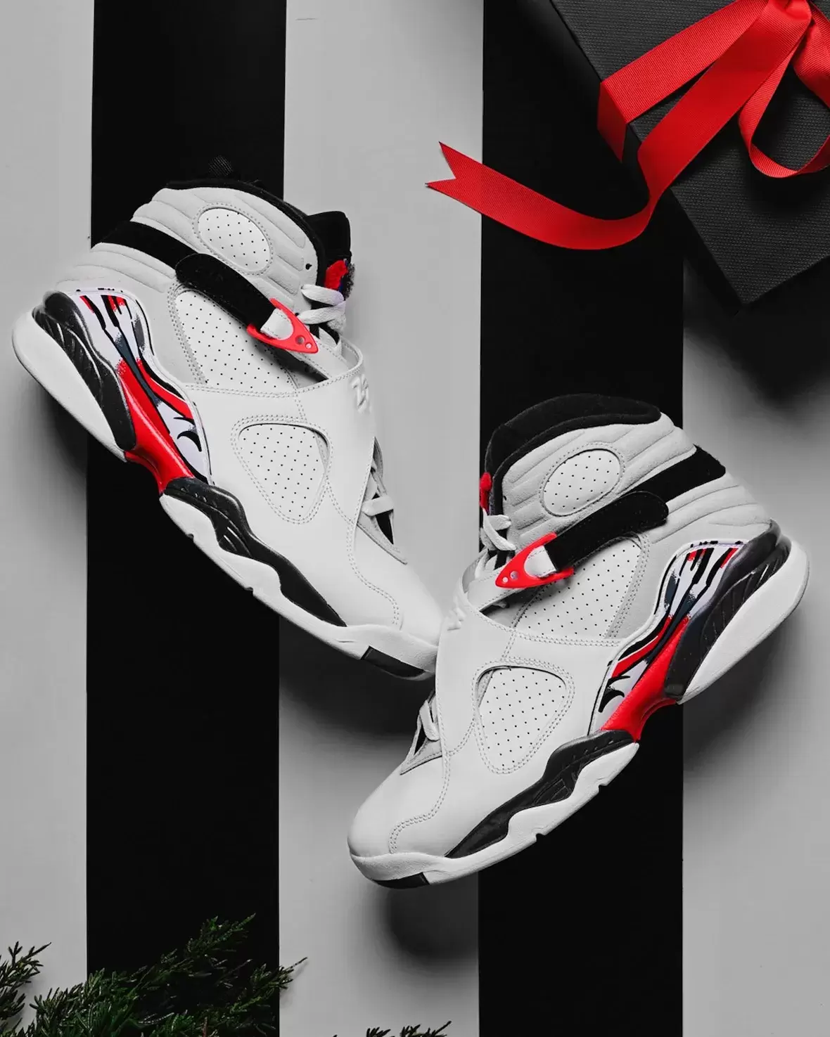 Nike Air Foamposite Pro, Nike Air Diamond Turf, Foot Locker, Air Jordan 8, Air Jordan 11 - Foot Locker 為 2025 年 12 月准備的精美禮物包括 "Bugs "喬丹 8、"Gamma "11、GT Future 等。