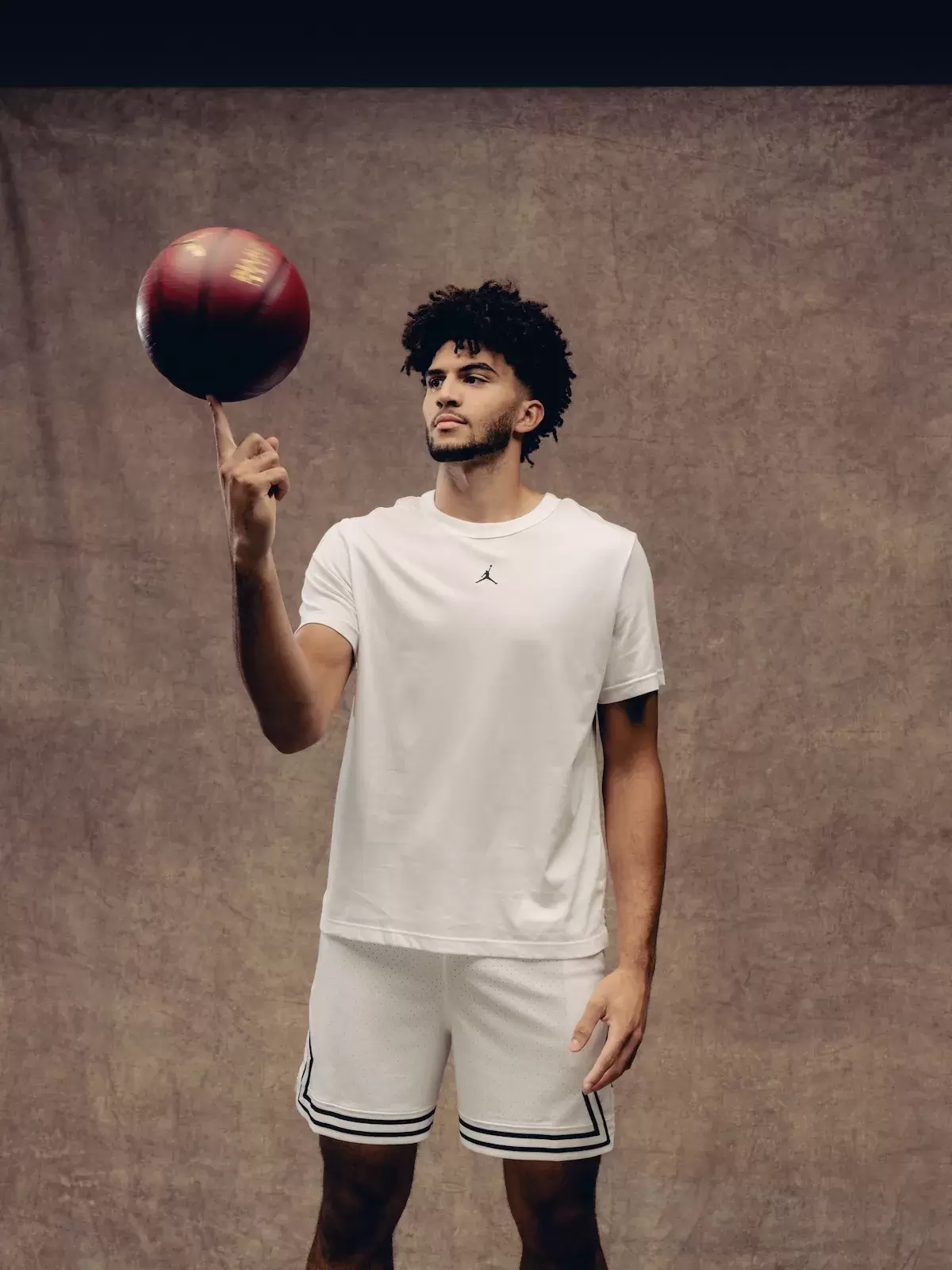 Jordan Brand, Carmelo Anthony - 喬丹品牌與基揚-安東尼、布澤爾雙胞胎姐妹和莎拉-斯特朗簽下無薪大合同