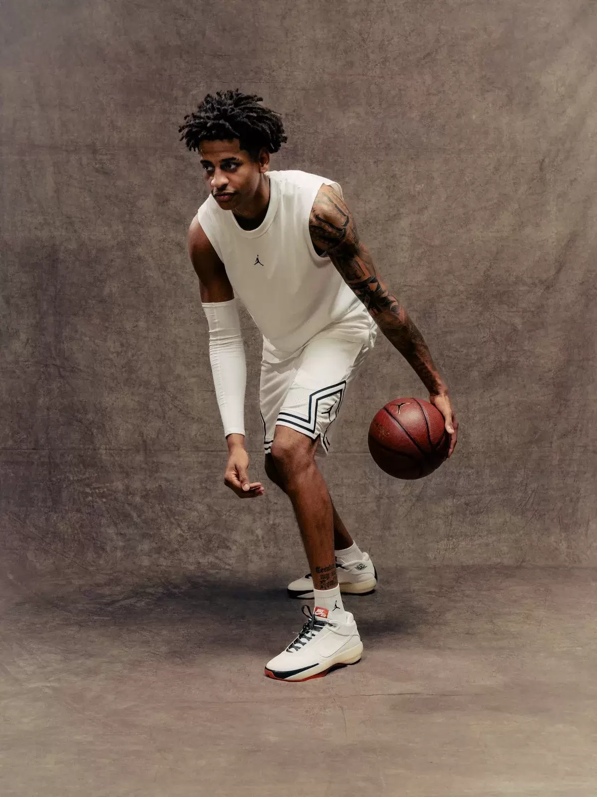 Jordan Brand, Carmelo Anthony - 喬丹品牌與基揚-安東尼、布澤爾雙胞胎姐妹和莎拉-斯特朗簽下無薪大合同