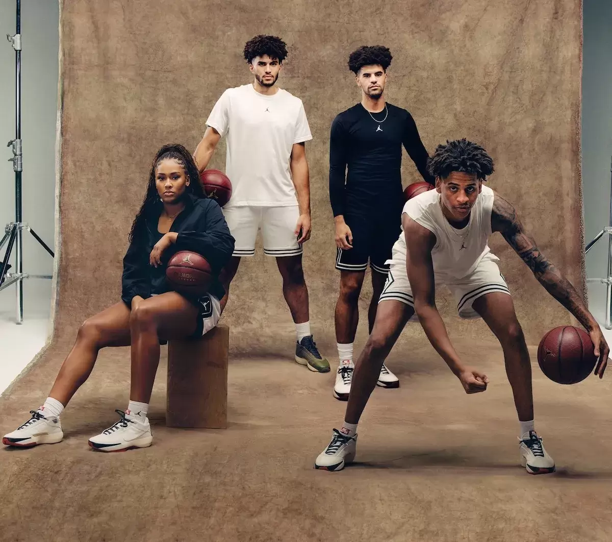 Jordan Brand, Carmelo Anthony - 喬丹品牌與基揚-安東尼、布澤爾雙胞胎姐妹和莎拉-斯特朗簽下無薪大合同