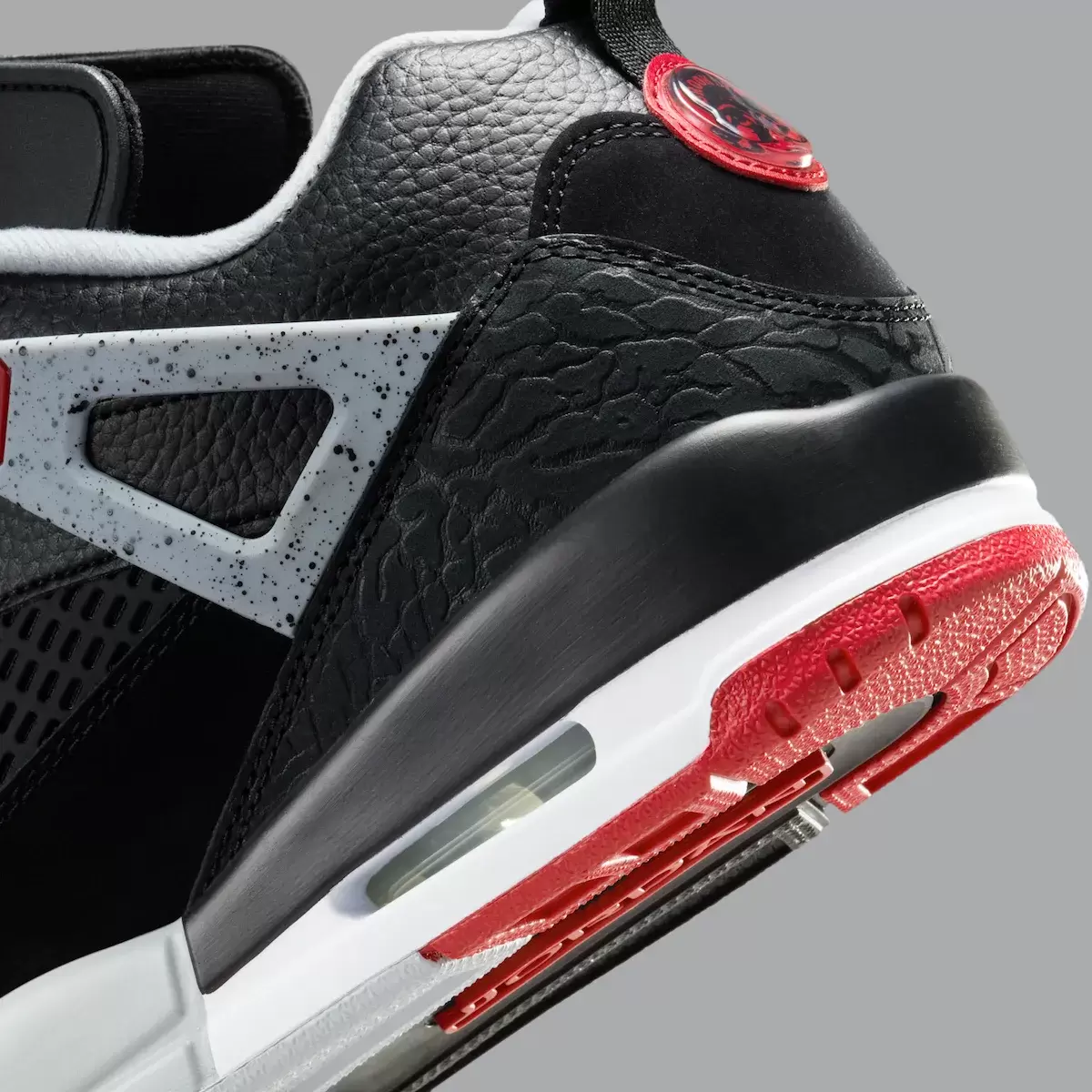 這款 Jordan Spizike Low 仿效了 "Bred" Air Jordan 4 Jordan Spizike Low, Jordan Spizike, Air Jordan 4, Air Jordan - 這款 Jordan Spizike Low 仿效了 "Bred" Air Jordan 4