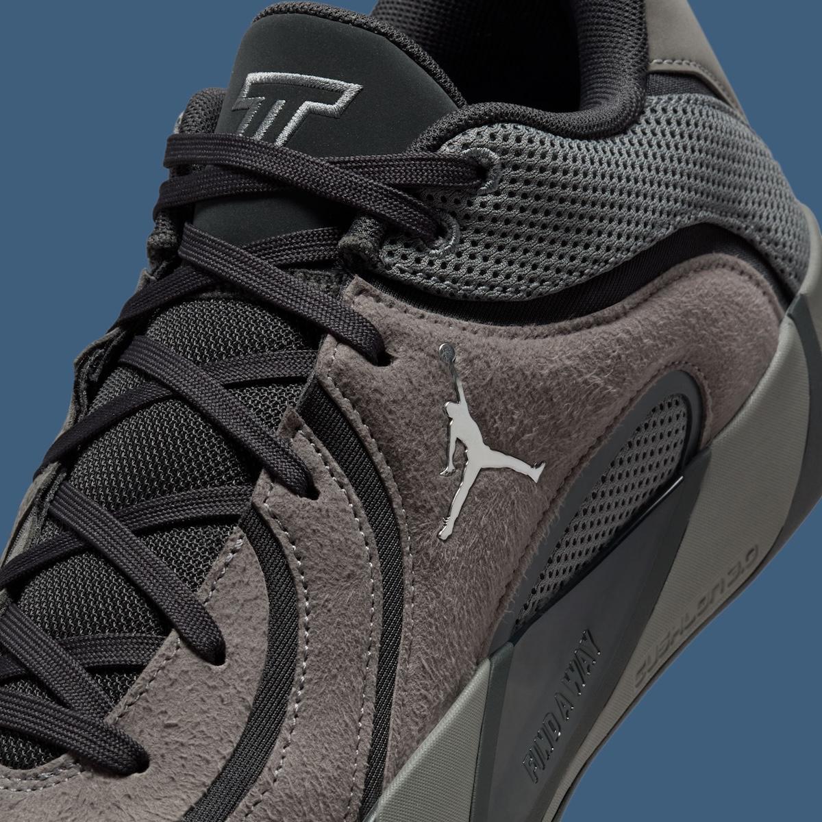 喬丹-塔圖姆 4 採用 "煙灰色/煙灰色",保持簡約風格 Nike, Jordan Tatum 4 - 喬丹-塔圖姆 4 採用 "煙灰色/煙灰色",保持簡約風格