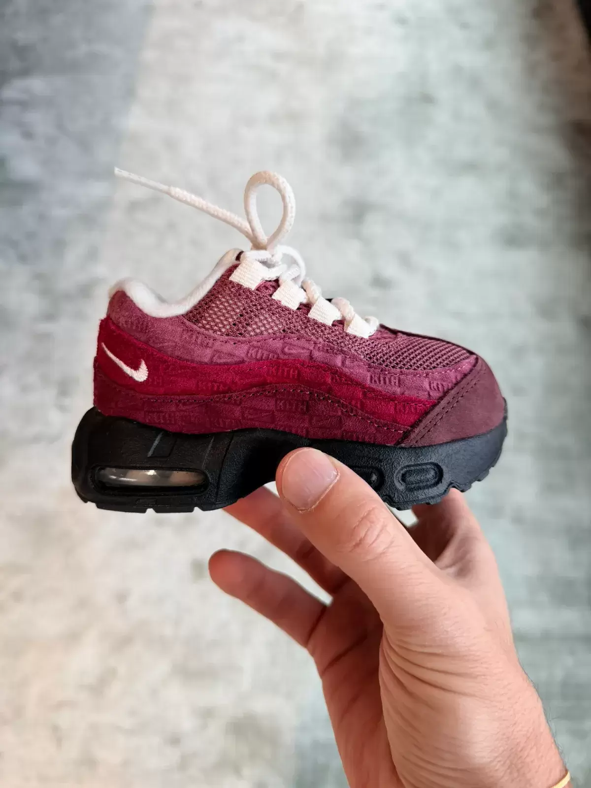 Nike Air Max 95, Nike Air Force 1 Low, Nike Air Force 1, Nike, KITH - Kith x Nike 2025 年假日兒童系列將火炬傳遞給下一代