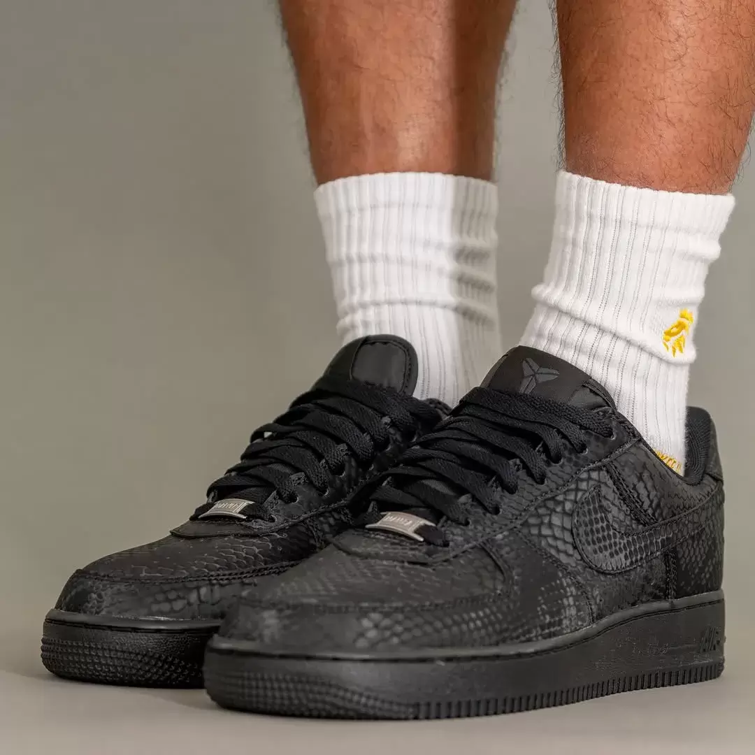耐克科比空軍一號低配版 "三重黑 "現已上市(2025 年 11 月) Nike Air Force 1 Low, Nike Air Force 1, Kobe Bryant Shoes - 耐克科比空軍一號低配版 "三重黑 "現已上市(2025 年 11 月)
