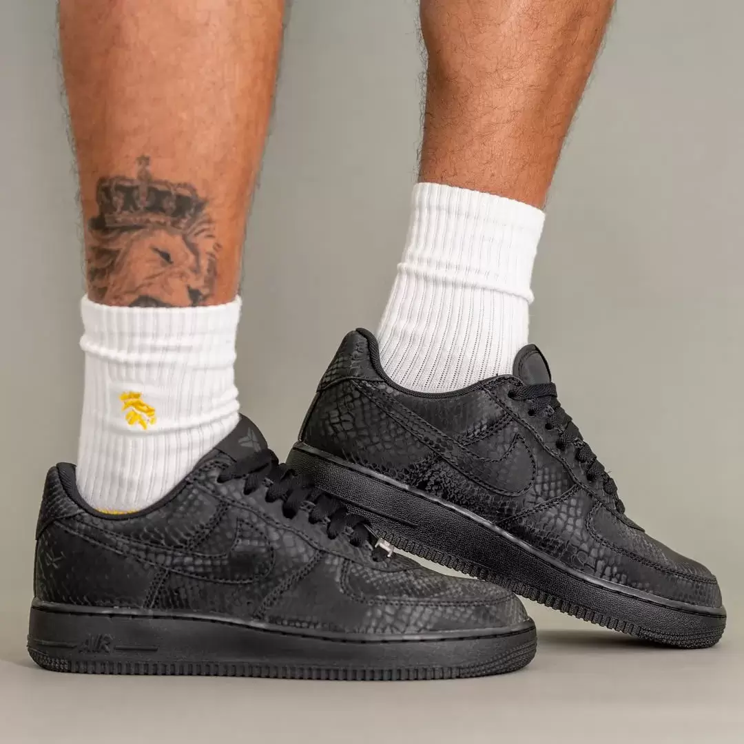 耐克科比空軍一號低配版 "三重黑 "現已上市(2025 年 11 月) Nike Air Force 1 Low, Nike Air Force 1, Kobe Bryant Shoes - 耐克科比空軍一號低配版 "三重黑 "現已上市(2025 年 11 月)