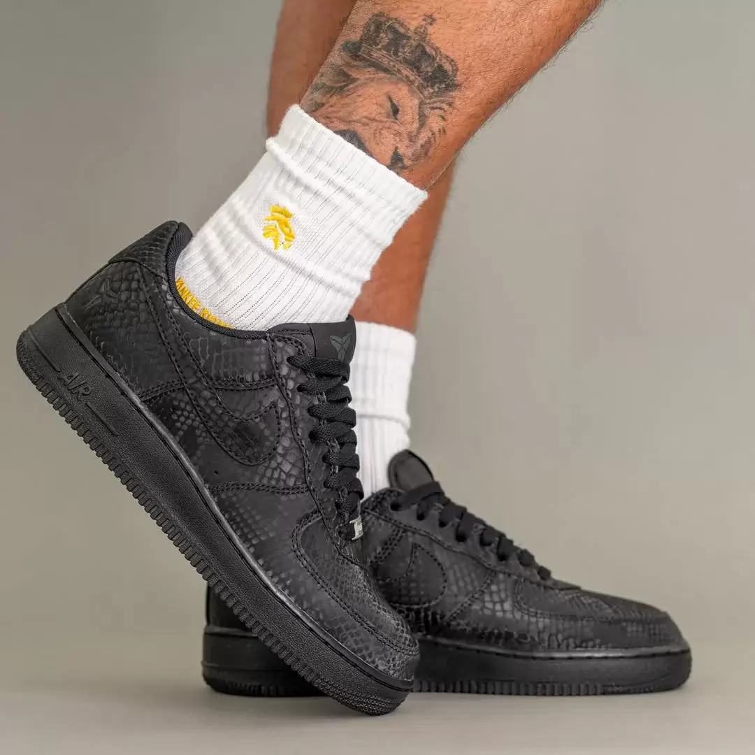 耐克科比空軍一號低配版 "三重黑 "現已上市(2025 年 11 月) Nike Air Force 1 Low, Nike Air Force 1, Kobe Bryant Shoes - 耐克科比空軍一號低配版 "三重黑 "現已上市(2025 年 11 月)