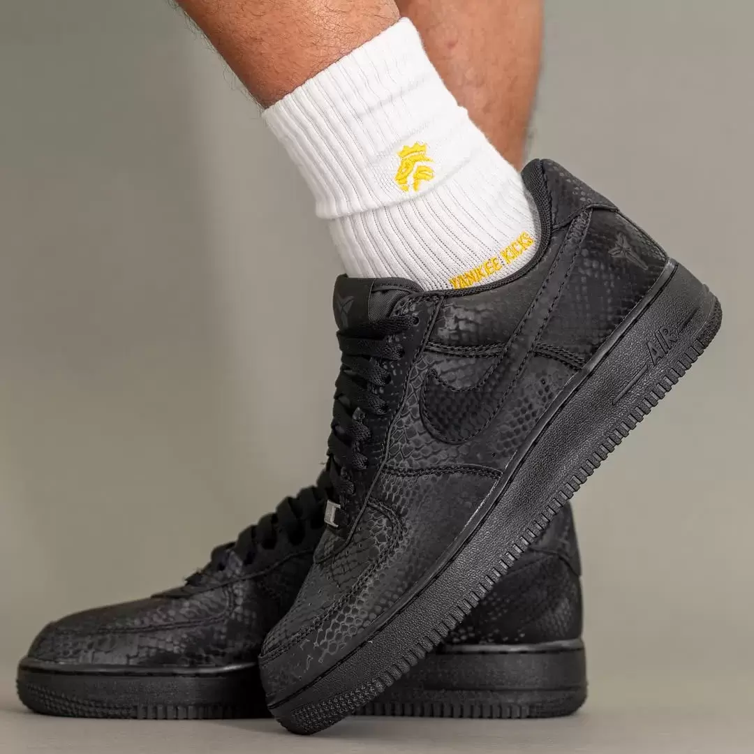 耐克科比空軍一號低配版 "三重黑 "現已上市(2025 年 11 月) Nike Air Force 1 Low, Nike Air Force 1, Kobe Bryant Shoes - 耐克科比空軍一號低配版 "三重黑 "現已上市(2025 年 11 月)