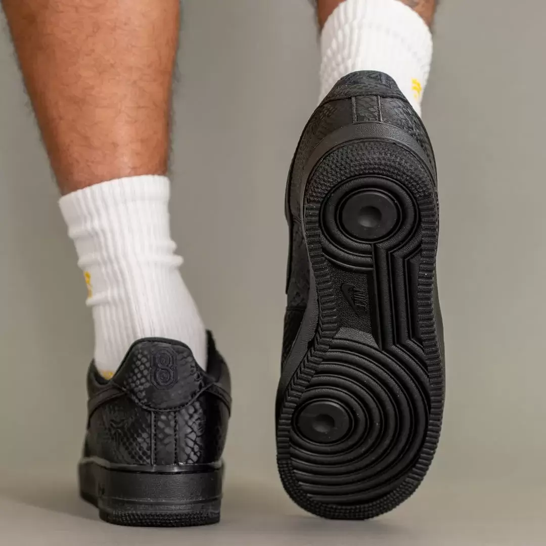 耐克科比空軍一號低配版 "三重黑 "現已上市(2025 年 11 月) Nike Air Force 1 Low, Nike Air Force 1, Kobe Bryant Shoes - 耐克科比空軍一號低配版 "三重黑 "現已上市(2025 年 11 月)