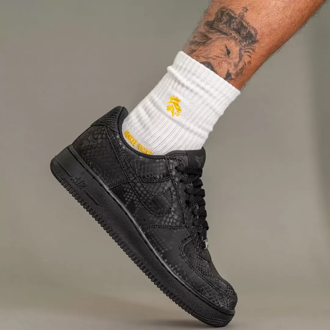 耐克科比空軍一號低配版 "三重黑 "現已上市(2025 年 11 月) Nike Air Force 1 Low, Nike Air Force 1, Kobe Bryant Shoes - 耐克科比空軍一號低配版 "三重黑 "現已上市(2025 年 11 月)