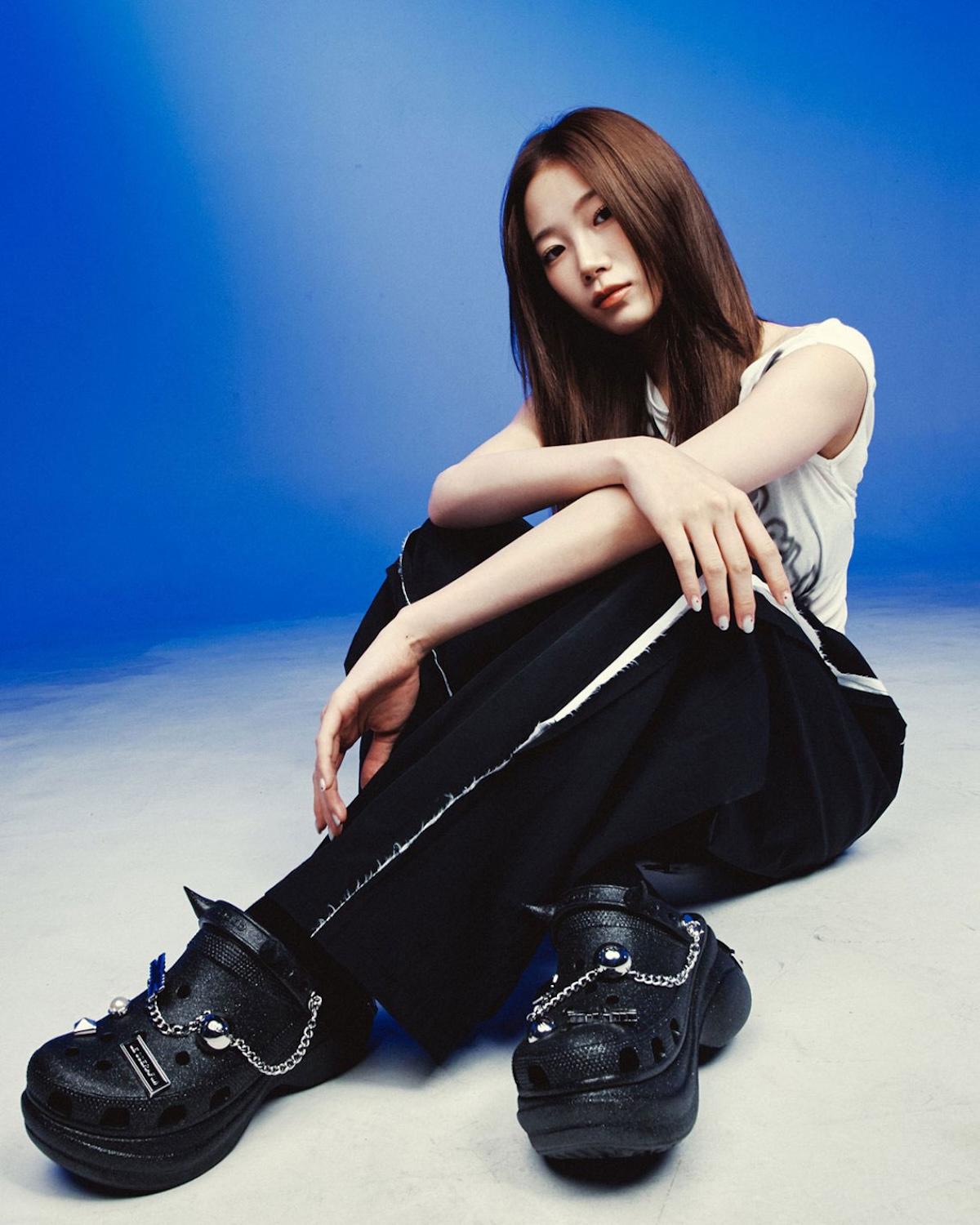 Crocs - Crocs 剛剛通過 LE SSERAFIM 的 Bae Clog 進行了 K-Pop 改造