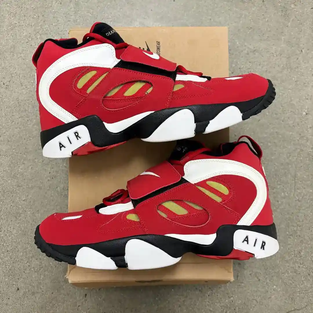 耐克 Air Diamond Turf 2 "火紅色 "2026 年 2 月發佈 Nike Air Diamond Turf, Nike, Deion Sanders - 耐克 Air Diamond Turf 2 "火紅色 "2026 年 2 月發佈
