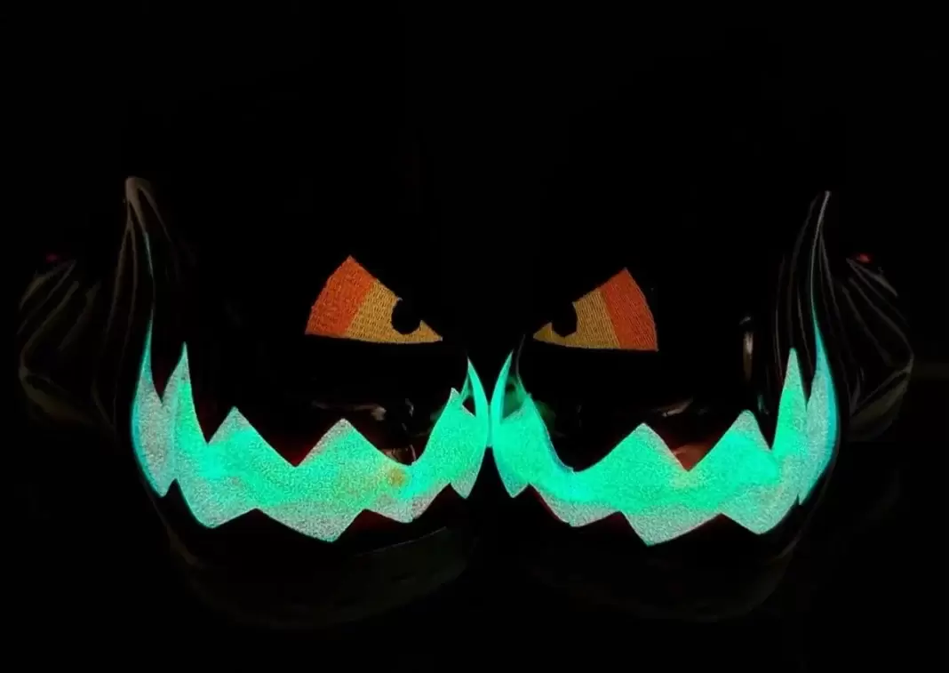 2016 年耐克 Air Foamposite One "萬聖節 "樣品浮出水面 Nike Air Foamposite One, Nike - 2016 年耐克 Air Foamposite One "萬聖節 "樣品浮出水面