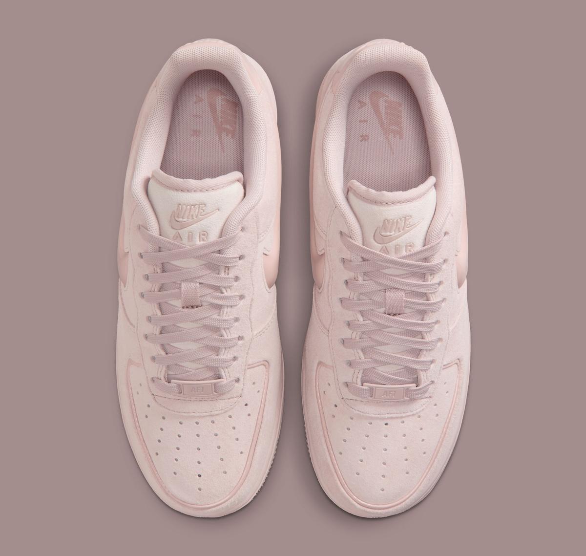 Nike Air Force 1 Low, Nike Air Force 1, Nike - 耐克 Air Force 1 Low 採用單色 "顆粒粉 "配色