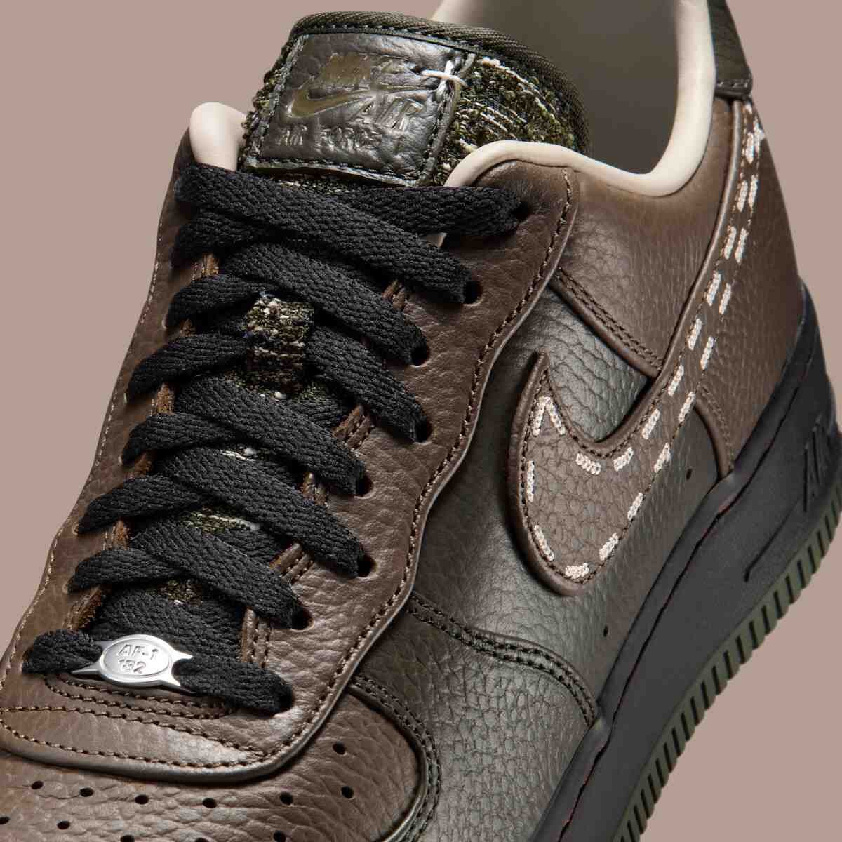 Nike Air Force 1 Low, Nike Air Force 1, Nike - 刺子繡提升耐克 Air Force 1 Low "紅杉/深灰色 "的檔次
