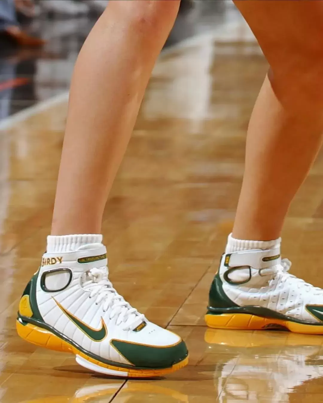 耐克 Air Zoom Huarache 2K4 "Sue Bird" PE 於 2026 年秋季發佈 Nike Huarache 2K4, Nike Huarache, Nike - 耐克 Air Zoom Huarache 2K4 "Sue Bird" PE 於 2026 年秋季發佈