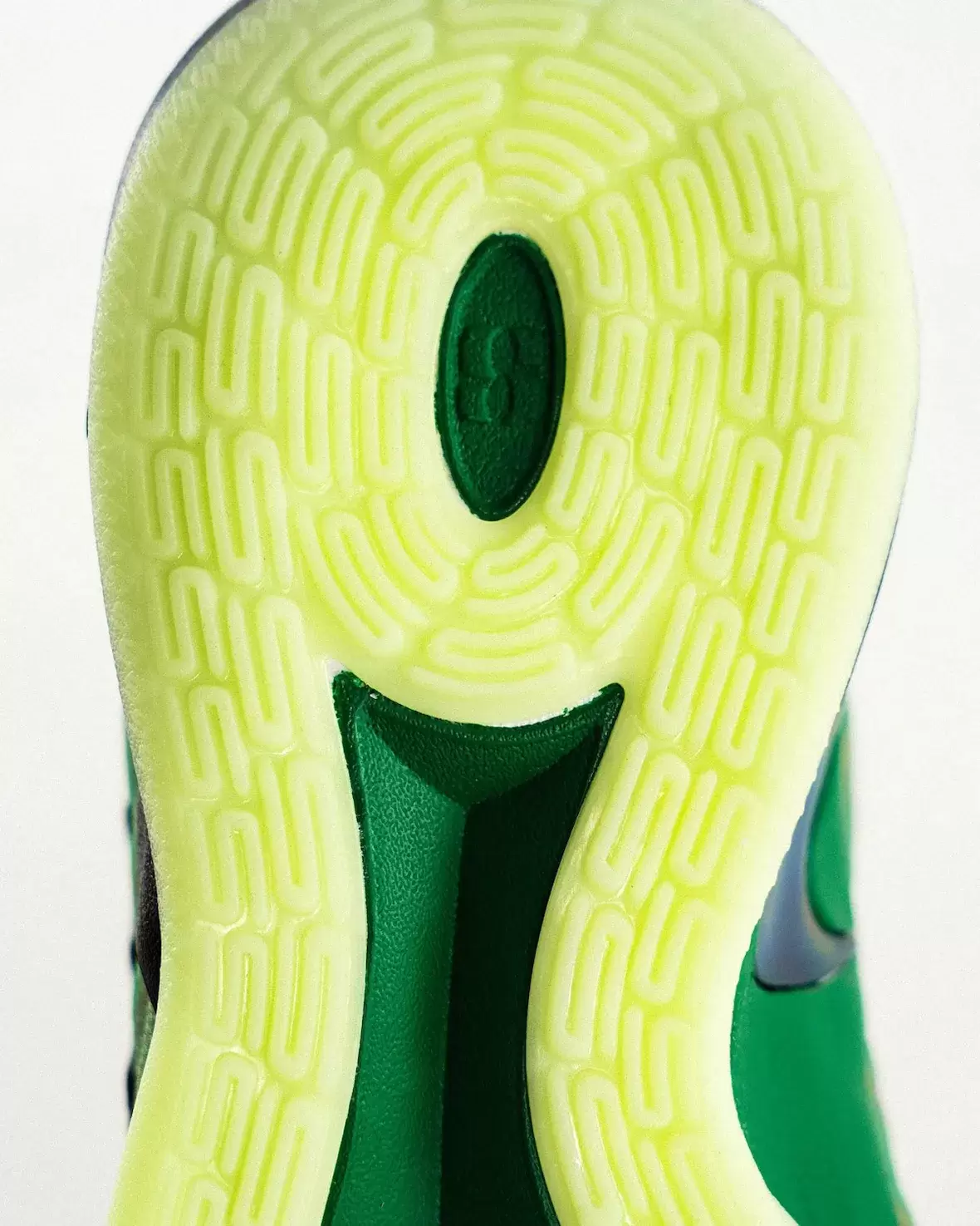 俄勒岡鴨子吉祥物設計了自己的耐克 Sabrina 3 Oregon Ducks, Nike Sabrina 3, Nike - 俄勒岡鴨子吉祥物設計了自己的耐克 Sabrina 3