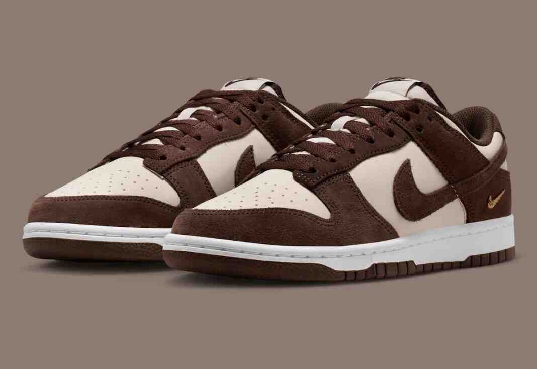 Nike Dunk Low, Nike - 耐克 Dunk Low "巴洛克棕 "回歸，配金色迷你 Swoosh