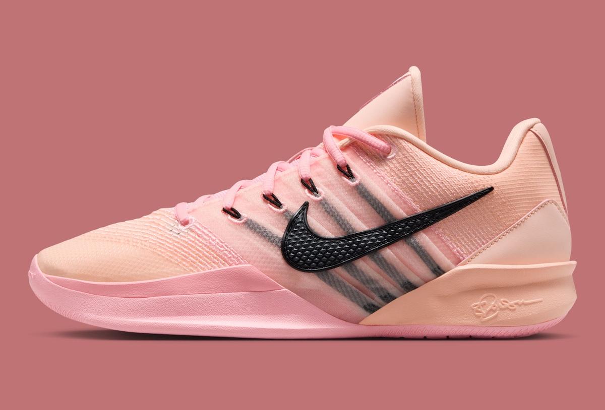 耐克 Sabrina 3 "深紅色調 "為她的簽名系列增添了柔和的色彩 Nike Sabrina 3, Nike - 耐克 Sabrina 3 "深紅色調 "為她的簽名系列增添了柔和的色彩