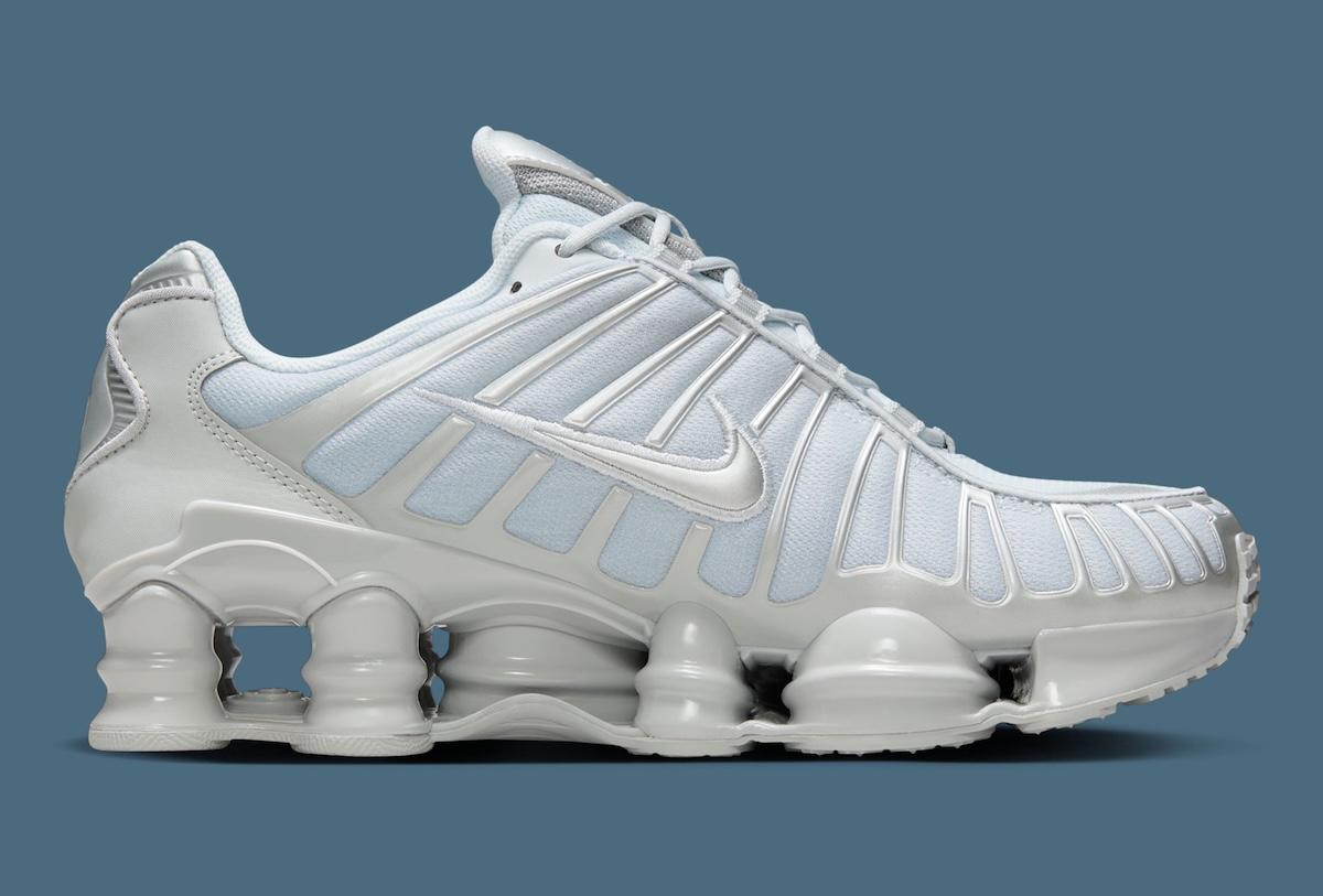 耐克 Shox TL "白金 "和 "金屬銀 "款亮相 Nike Shox, Nike - 耐克 Shox TL "白金 "和 "金屬銀 "款亮相